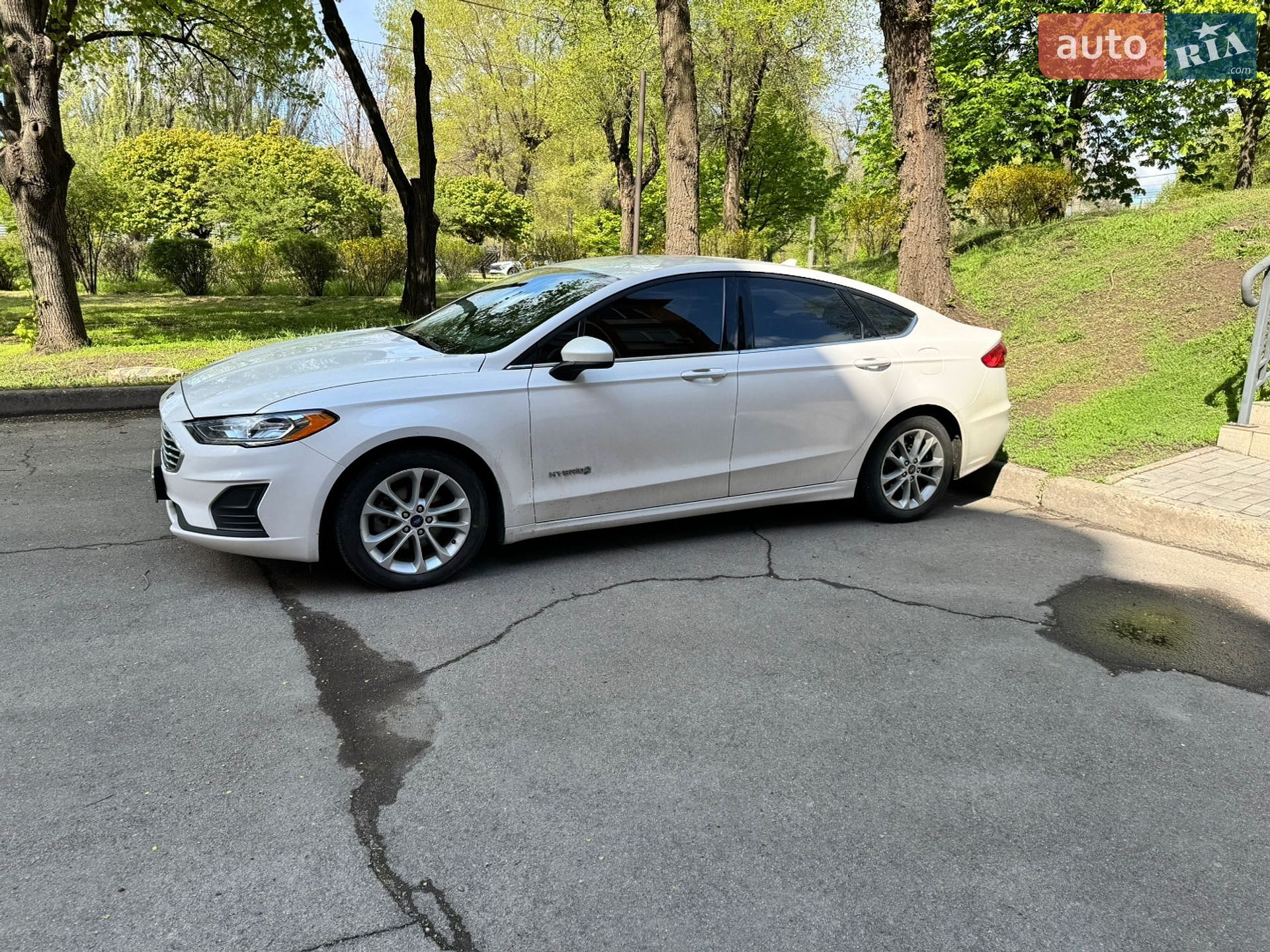 Ford Fusion 2019 VIN 3FA6P0LU3KR188610 фото оголошення 15 з 32