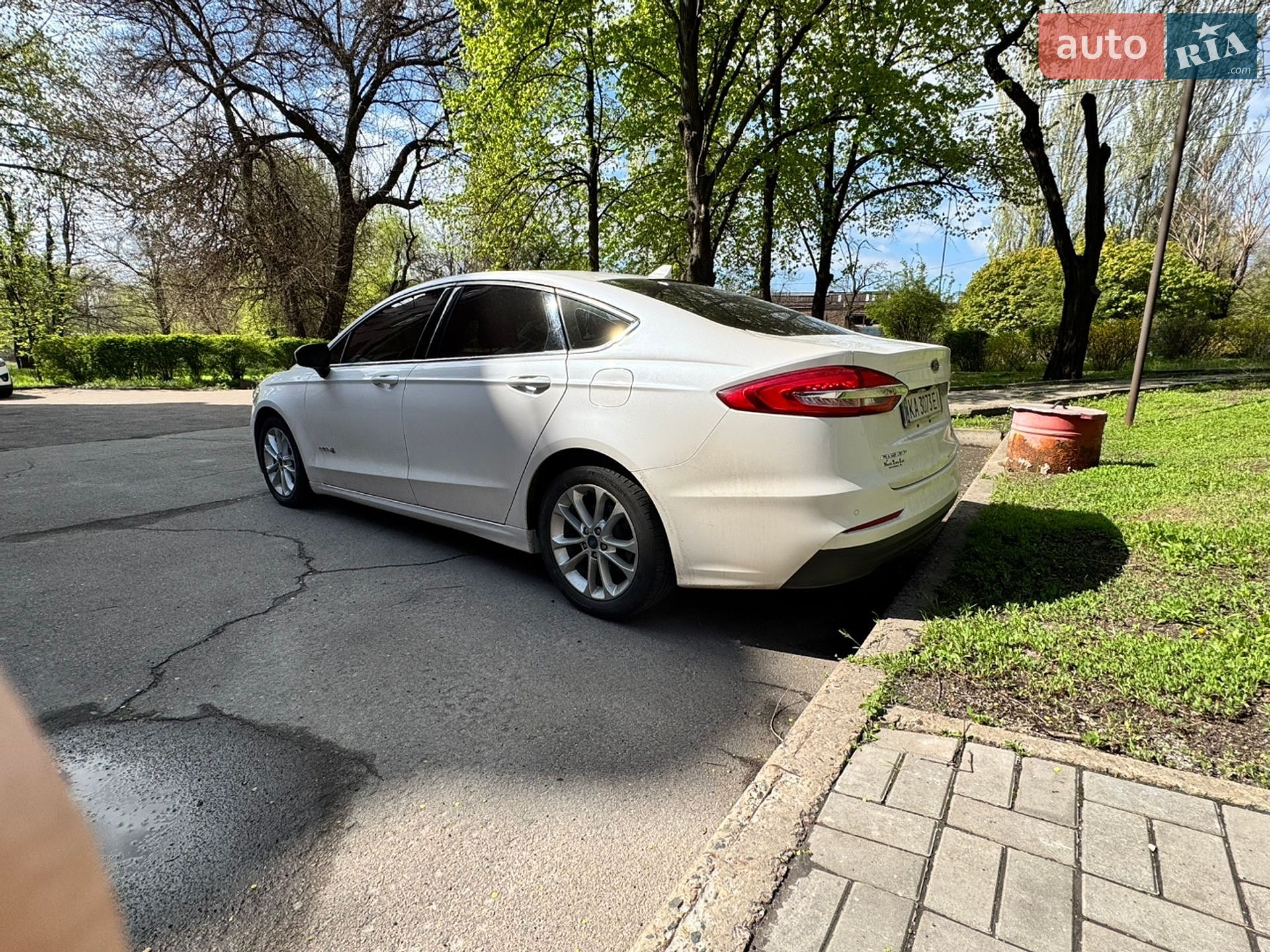 Ford Fusion 2019 VIN 3FA6P0LU3KR188610 фото оголошення 19 з 32