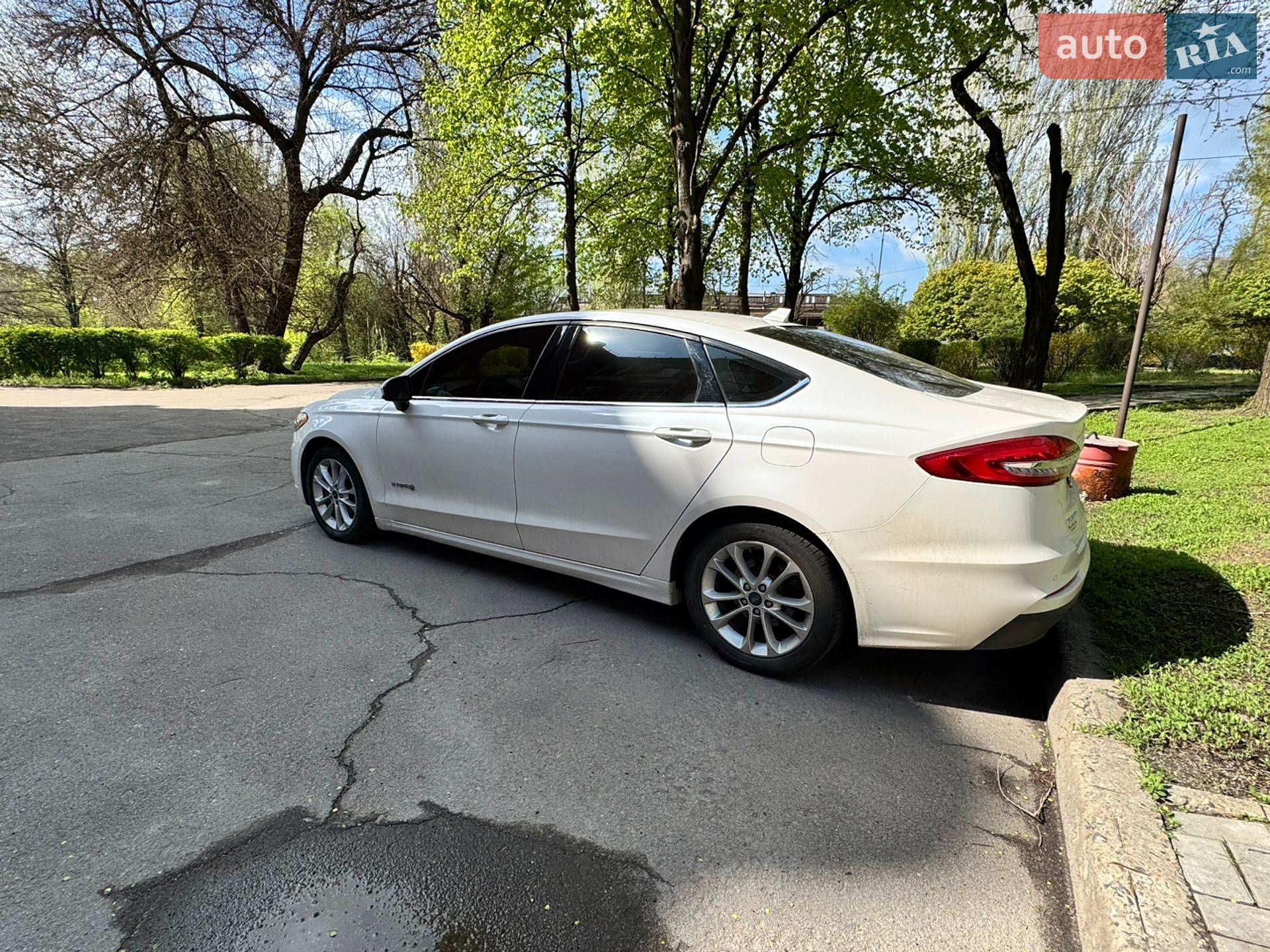 Ford Fusion 2019 VIN 3FA6P0LU3KR188610 фото оголошення 16 з 32