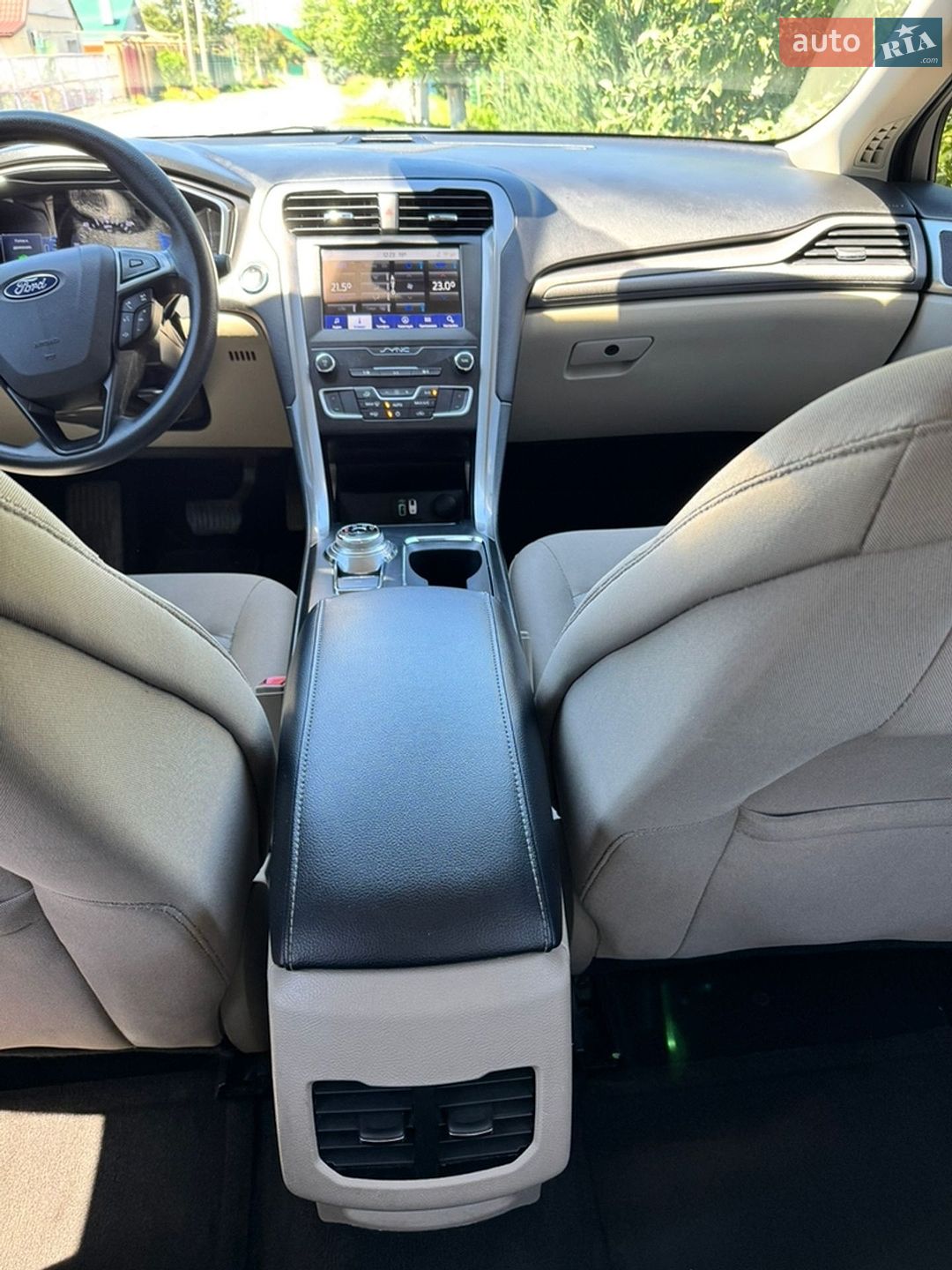 Ford Fusion 2019 VIN 3FA6P0LU3KR188610 фото оголошення 28 з 32
