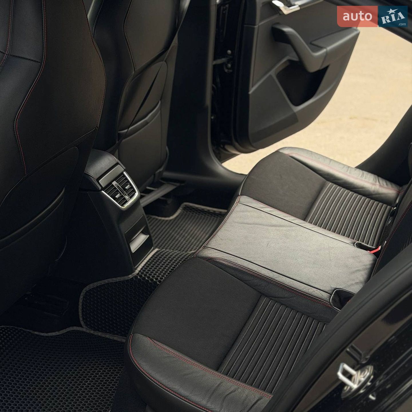Skoda Octavia 2015 VIN TMBAK7NE5G0025255 фото оголошення 20 з 22