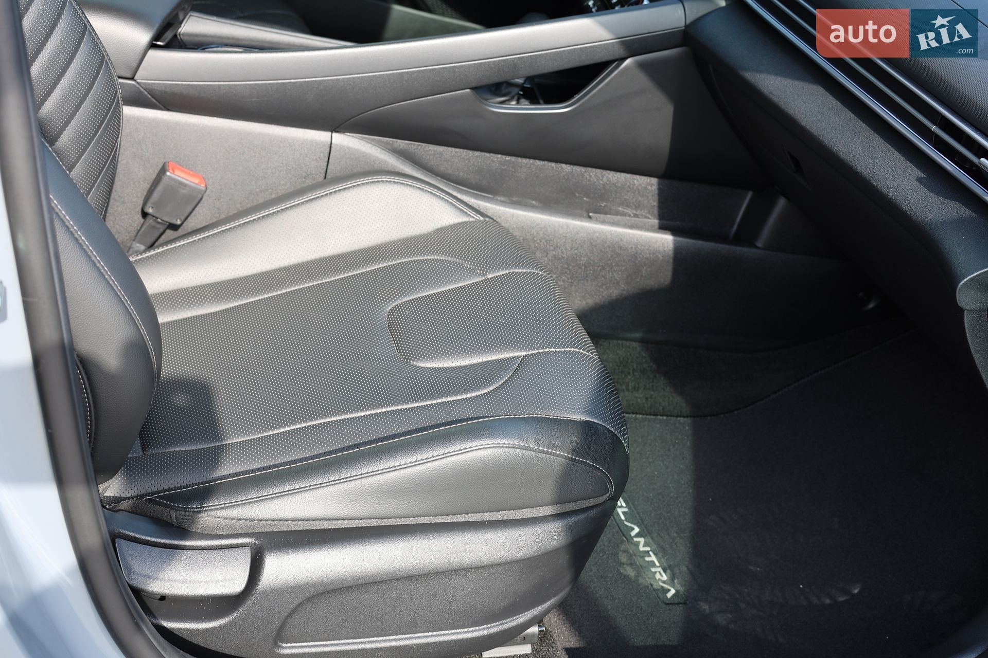 Hyundai Elantra 2022 VIN KMHLN4AJ6NU021167 фото оголошення 31 з 33