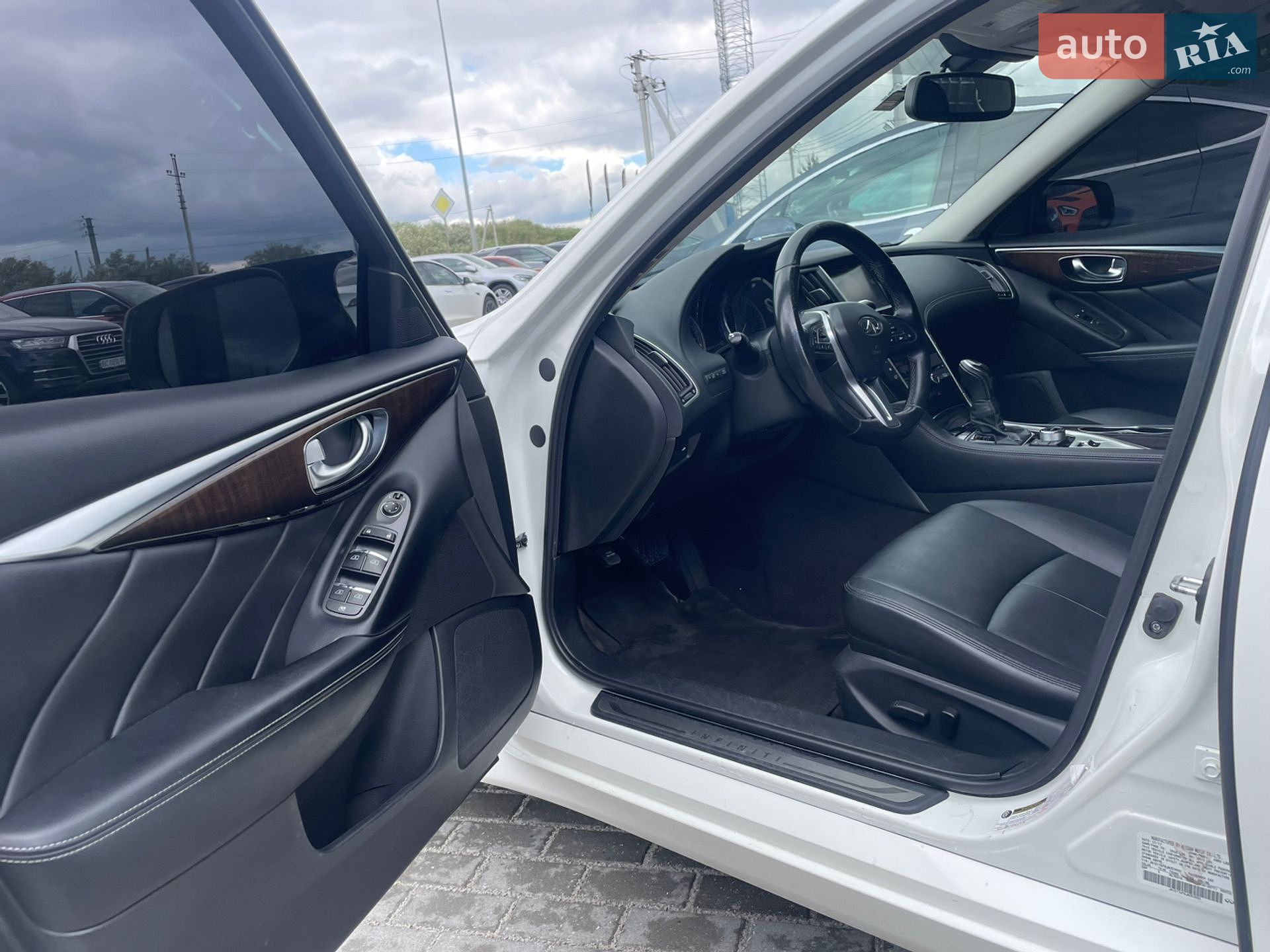 Infiniti Q50 2017 VIN JN1EV7AP8JM353000 фото оголошення 7 з 15