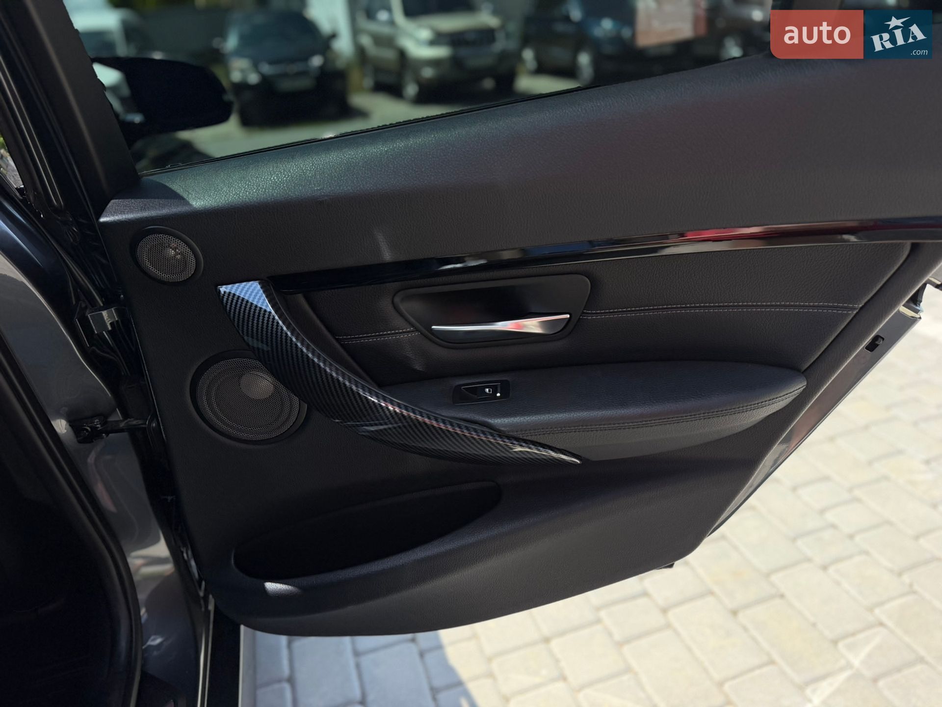 BMW 3 Series 2015 VIN WBA8B3G5XGNT91748 фото оголошення 31 з 43