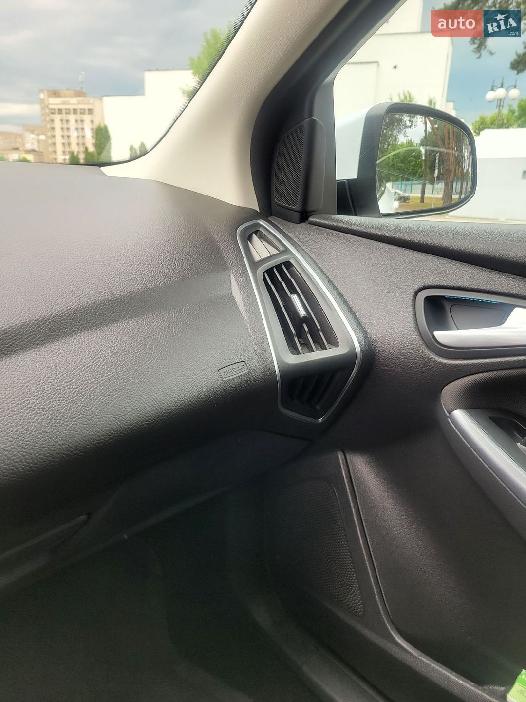 Ford Focus 2012 VIN WF0LXXGCBLCS06295 фото оголошення 17 з 34