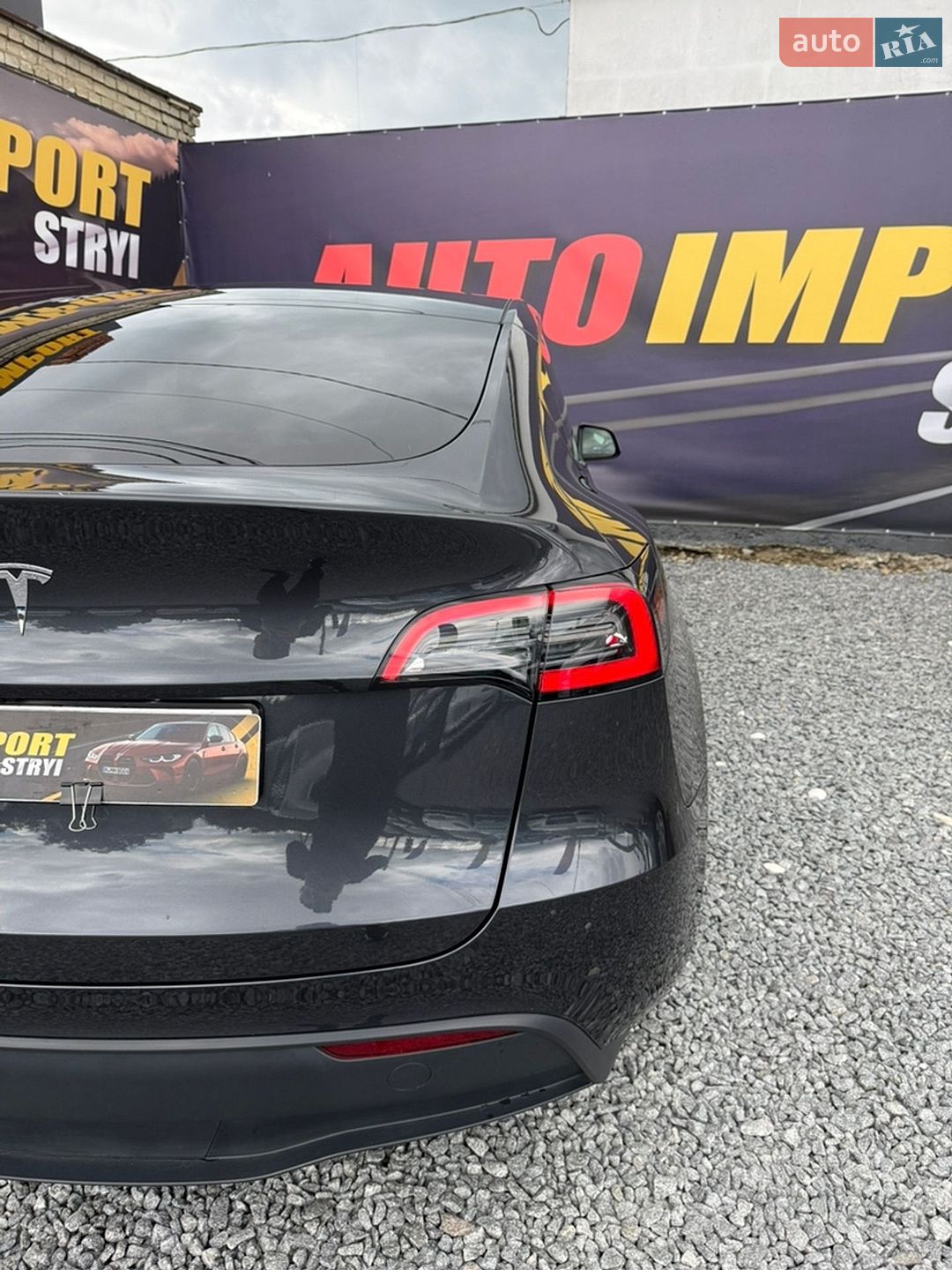 Tesla Model Y 2024 VIN 7SAYGDED3RF044013 фото оголошення 8 з 33