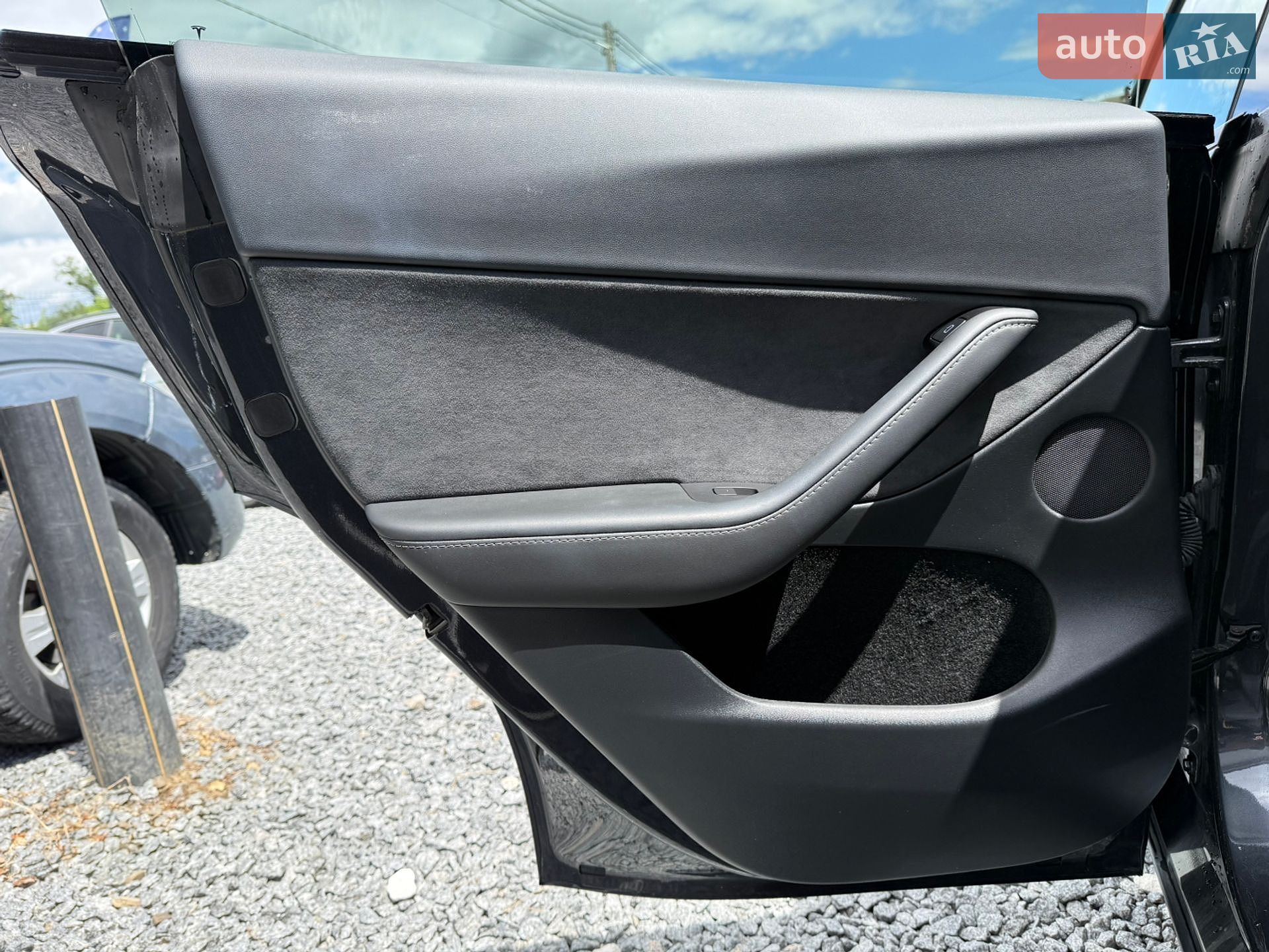 Tesla Model Y 2024 VIN 7SAYGDED3RF044013 фото оголошення 18 з 33