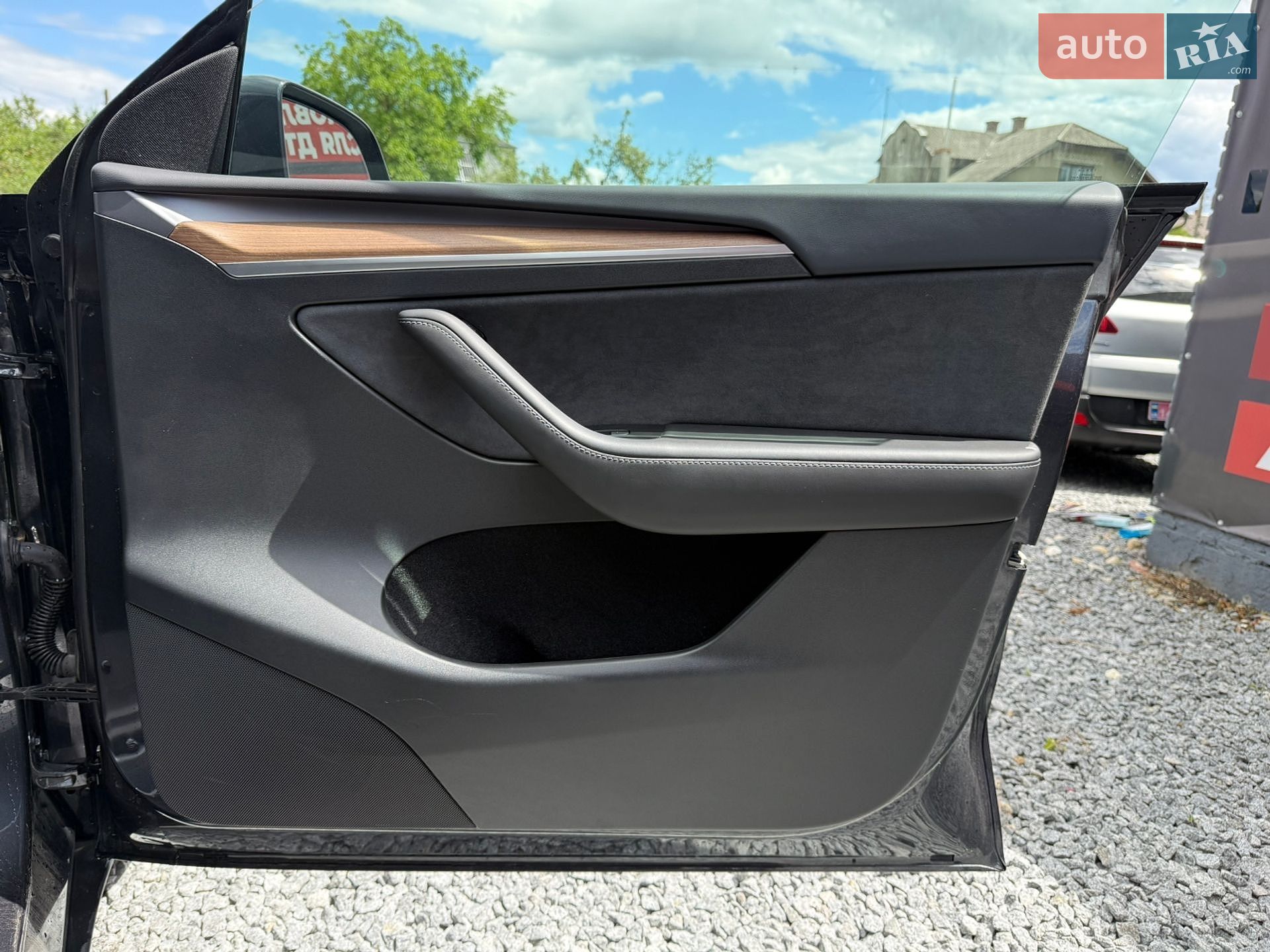 Tesla Model Y 2024 VIN 7SAYGDED3RF044013 фото оголошення 20 з 33