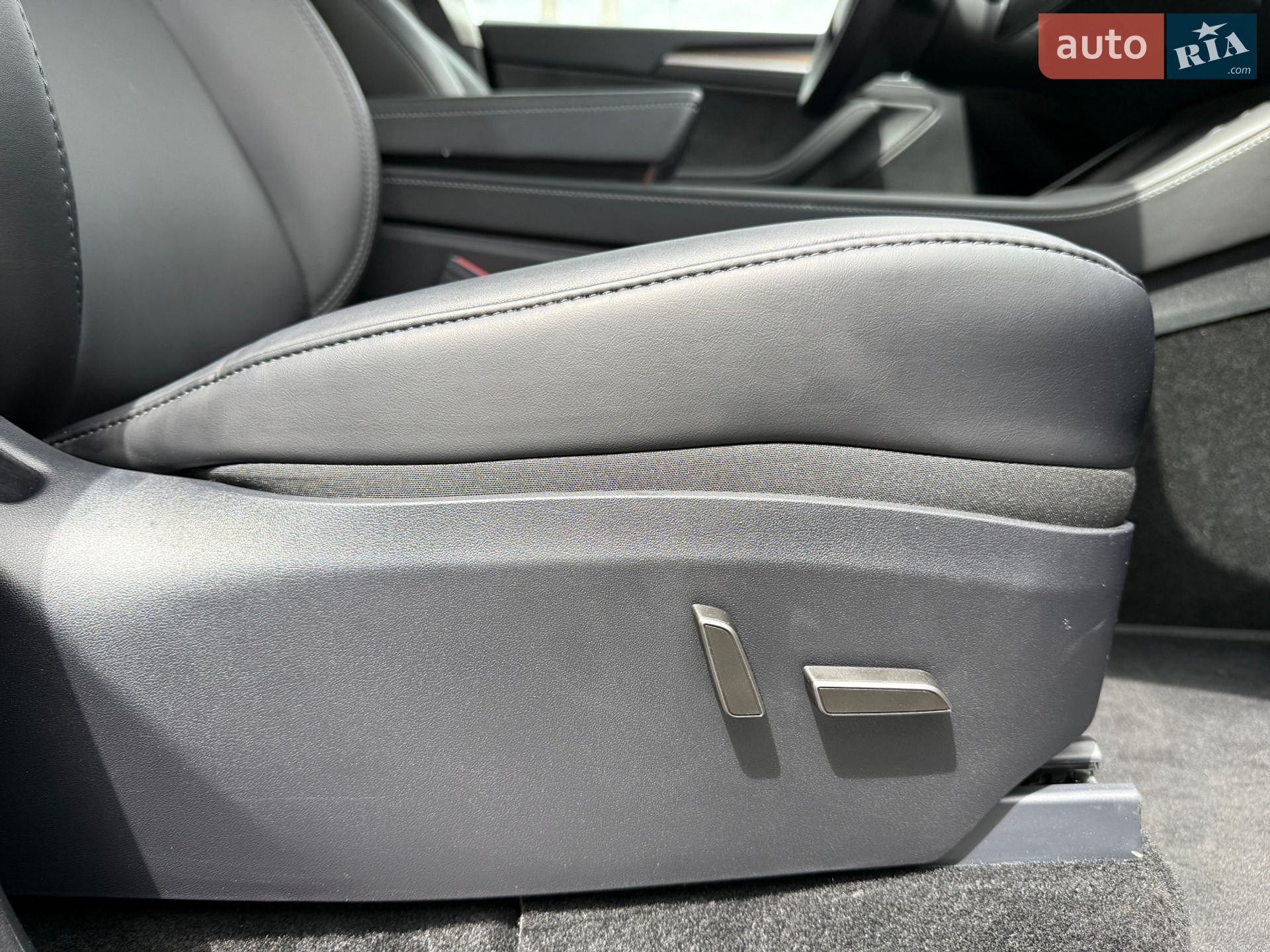 Tesla Model Y 2024 VIN 7SAYGDED3RF044013 фото оголошення 23 з 33