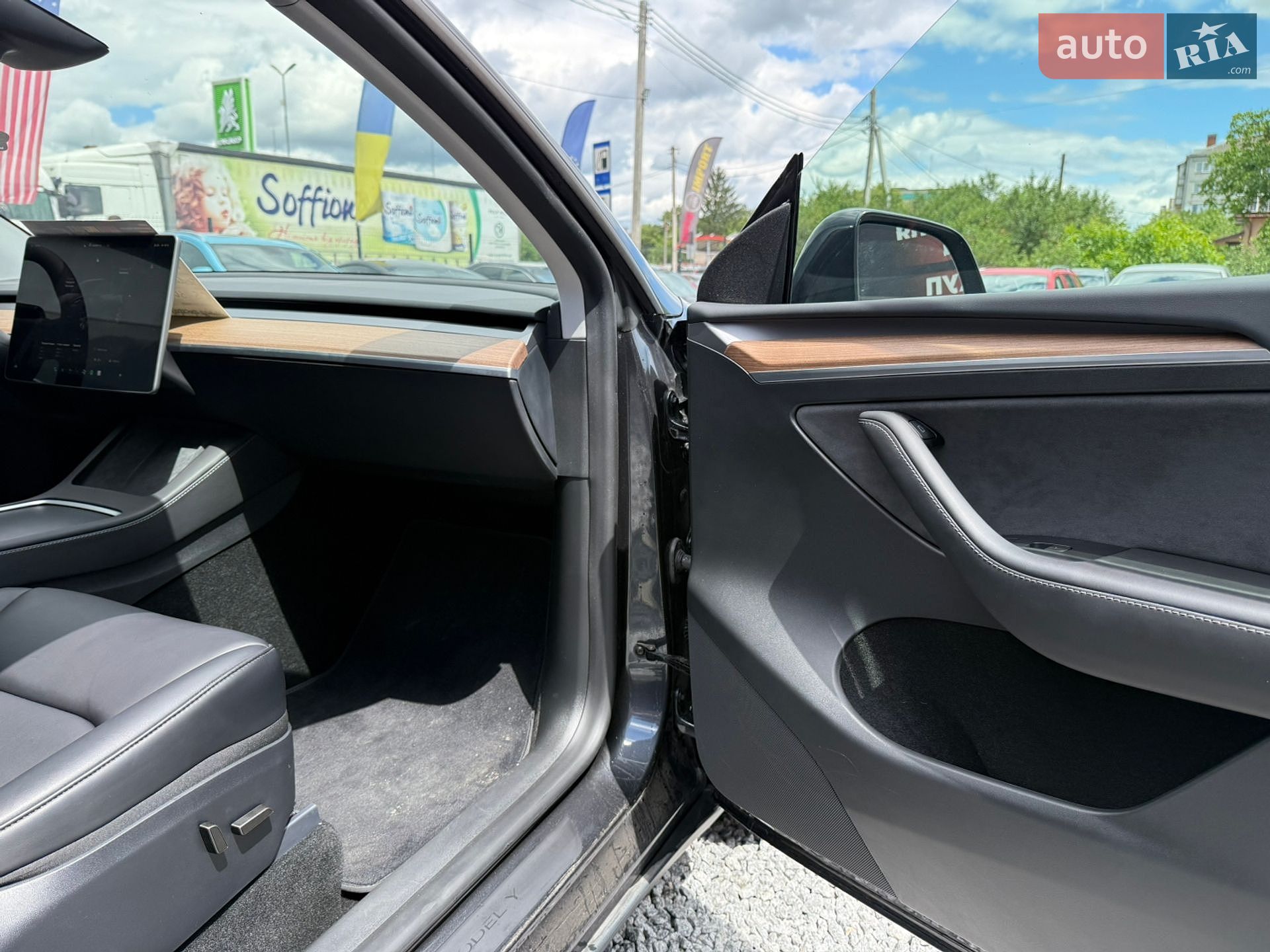 Tesla Model Y 2024 VIN 7SAYGDED3RF044013 фото оголошення 24 з 33
