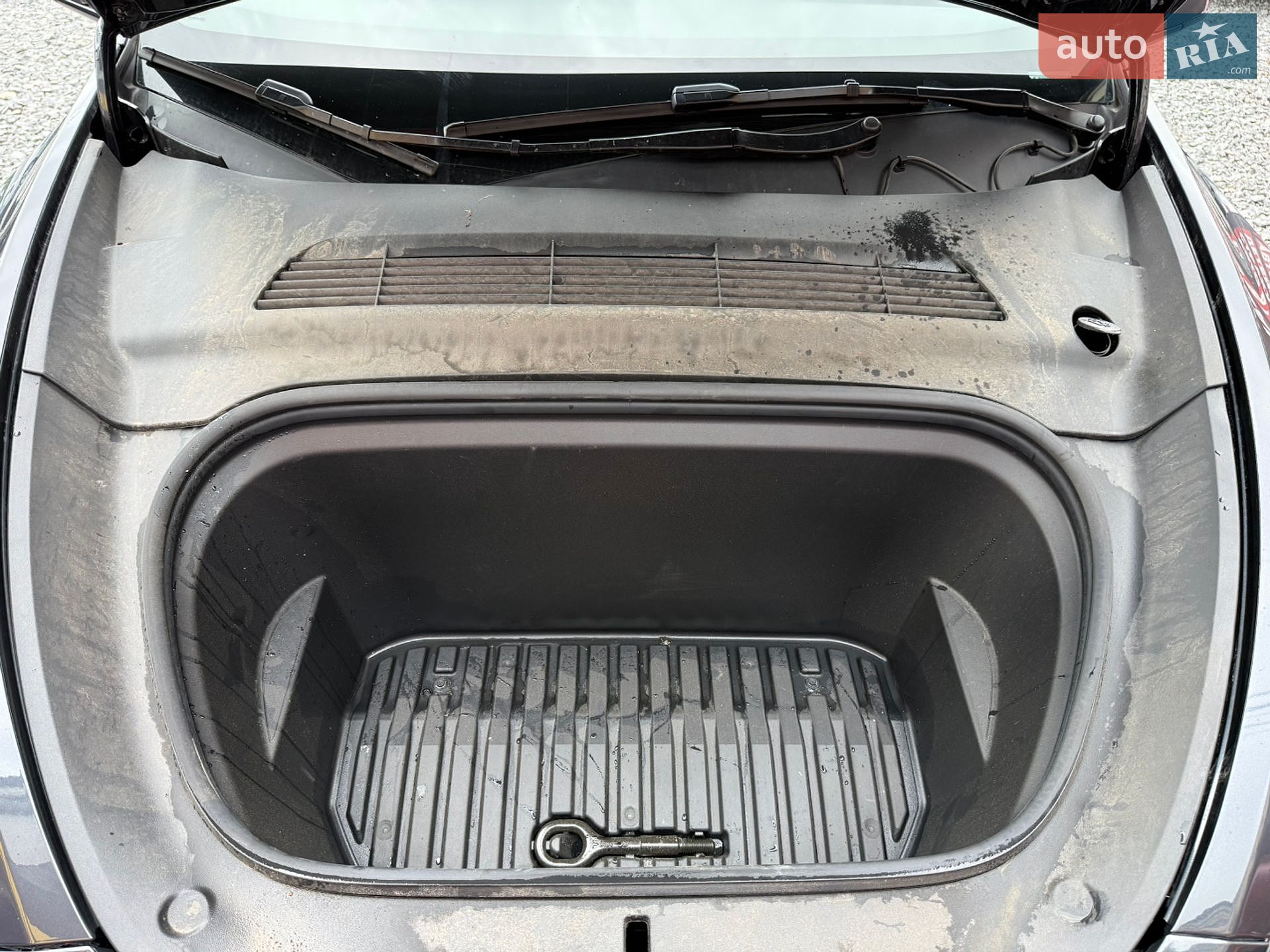 Tesla Model Y 2024 VIN 7SAYGDED3RF044013 фото оголошення 30 з 33