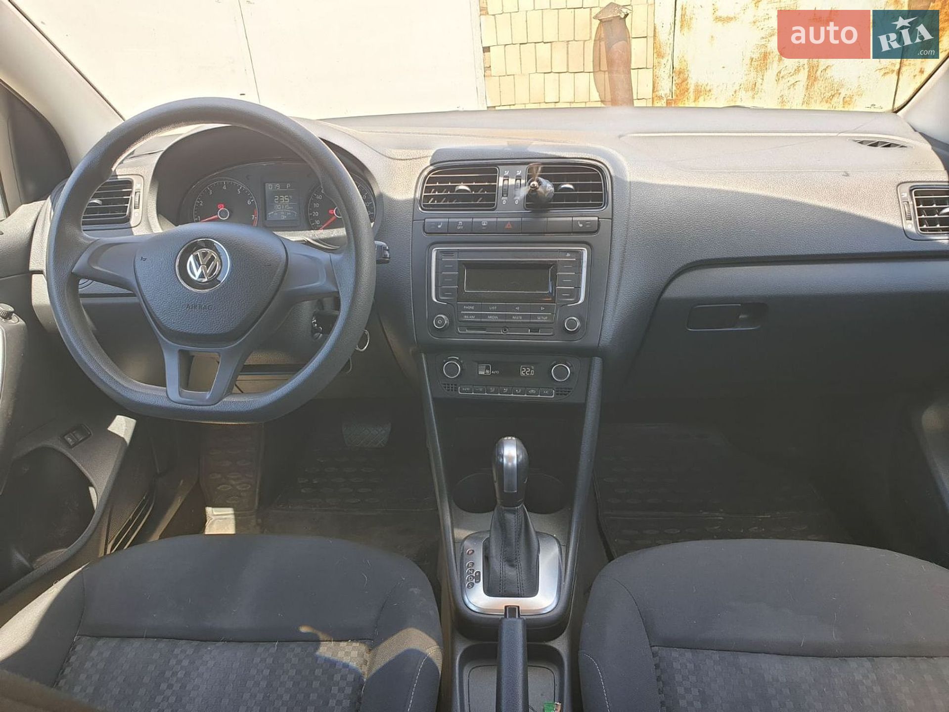 Volkswagen Polo 2018 VIN XW8ZZZ61ZJG066274 фото оголошення 12 з 19