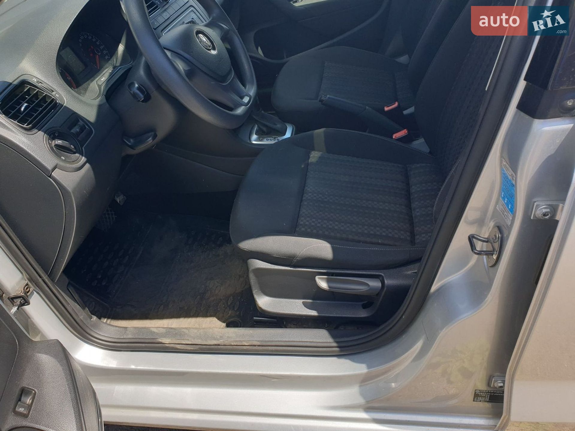 Volkswagen Polo 2018 VIN XW8ZZZ61ZJG066274 фото оголошення 14 з 19