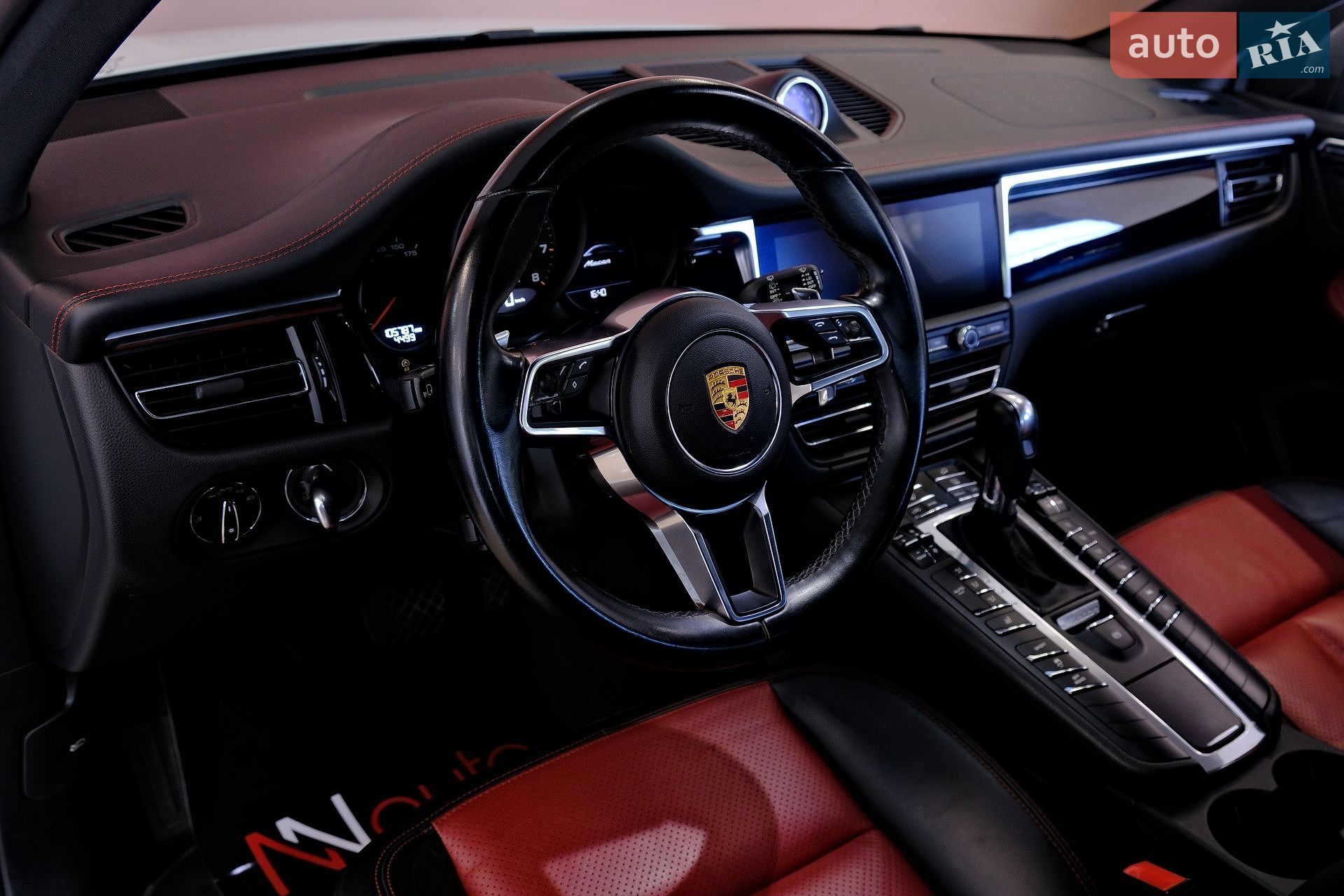 Porsche Macan 2019 VIN WP1AA2A53LLB01302 фото оголошення 28 з 44