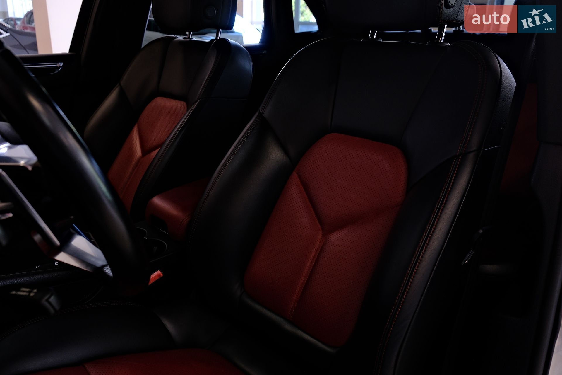 Porsche Macan 2019 VIN WP1AA2A53LLB01302 фото оголошення 29 з 44