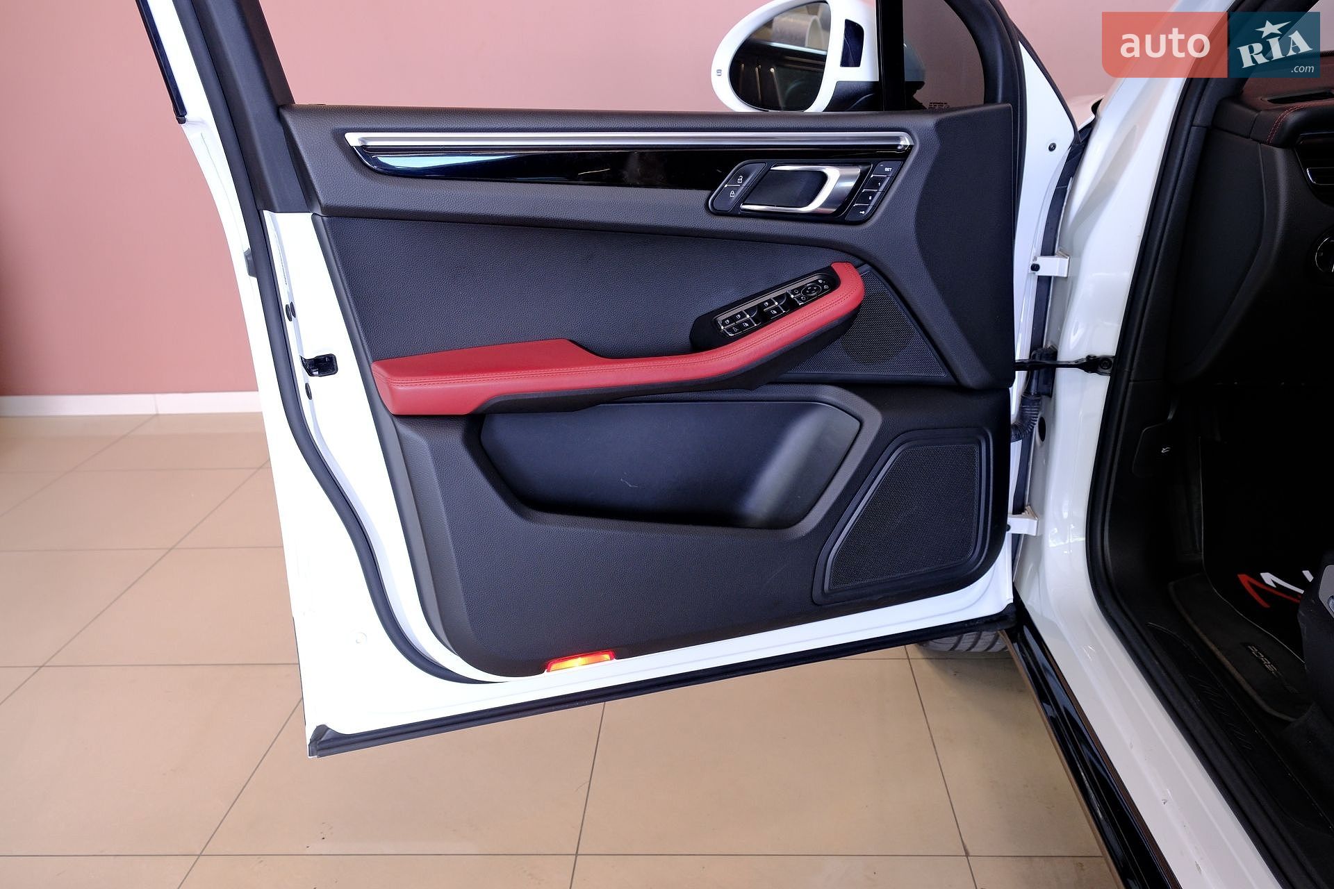Porsche Macan 2019 VIN WP1AA2A53LLB01302 фото оголошення 30 з 44