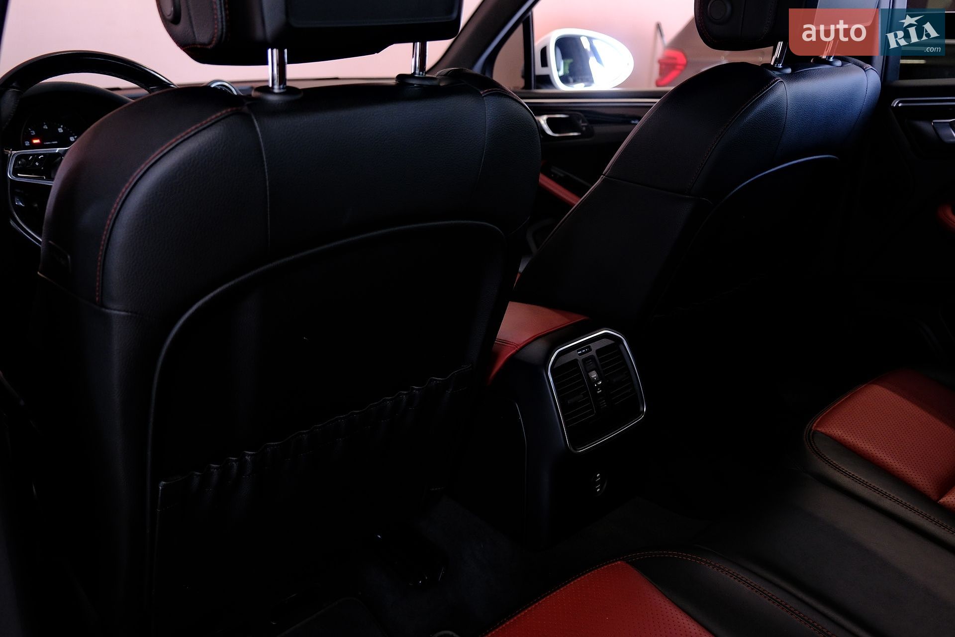 Porsche Macan 2019 VIN WP1AA2A53LLB01302 фото оголошення 32 з 44