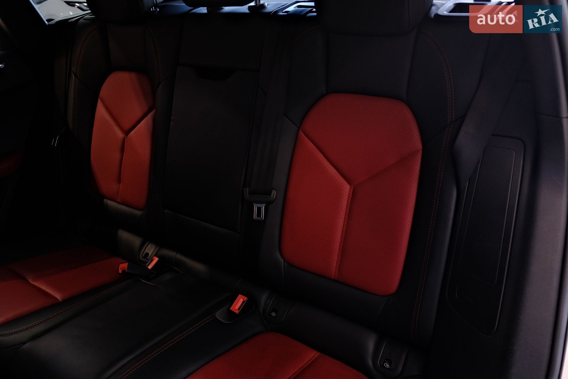 Porsche Macan 2019 VIN WP1AA2A53LLB01302 фото оголошення 33 з 44
