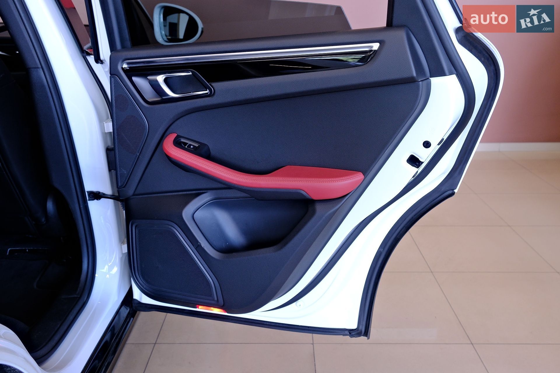 Porsche Macan 2019 VIN WP1AA2A53LLB01302 фото оголошення 38 з 44
