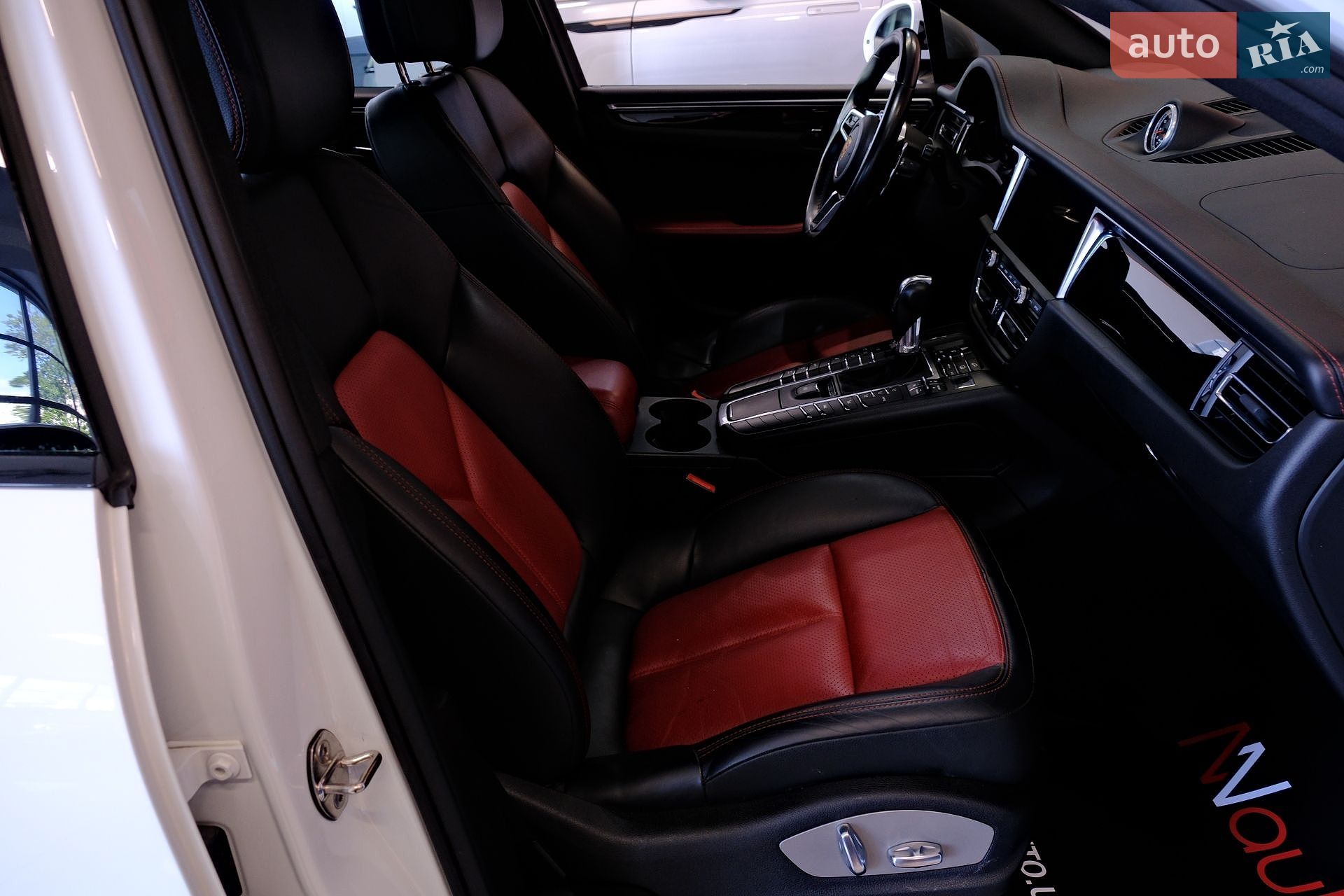 Porsche Macan 2019 VIN WP1AA2A53LLB01302 фото оголошення 39 з 44