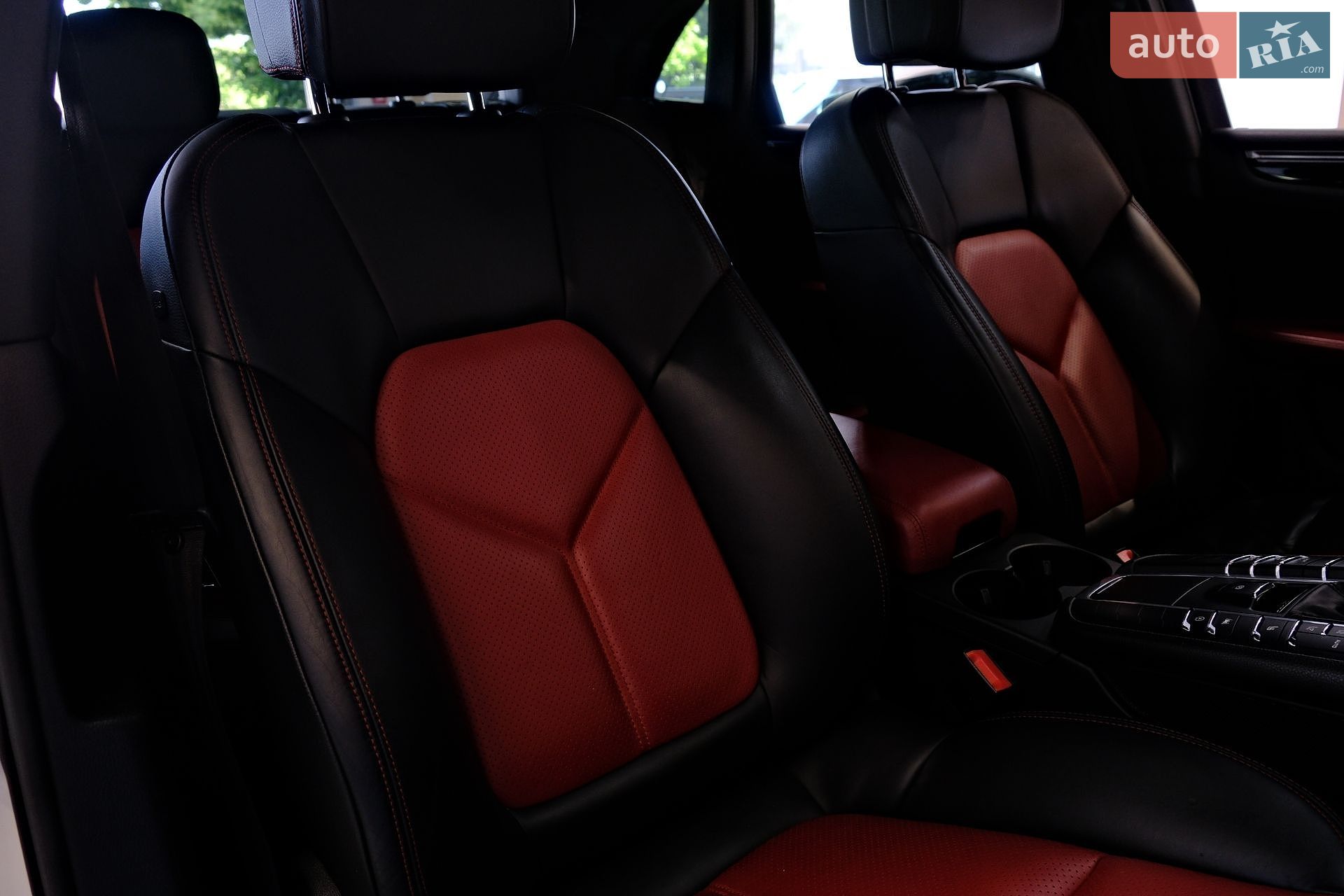 Porsche Macan 2019 VIN WP1AA2A53LLB01302 фото оголошення 41 з 44