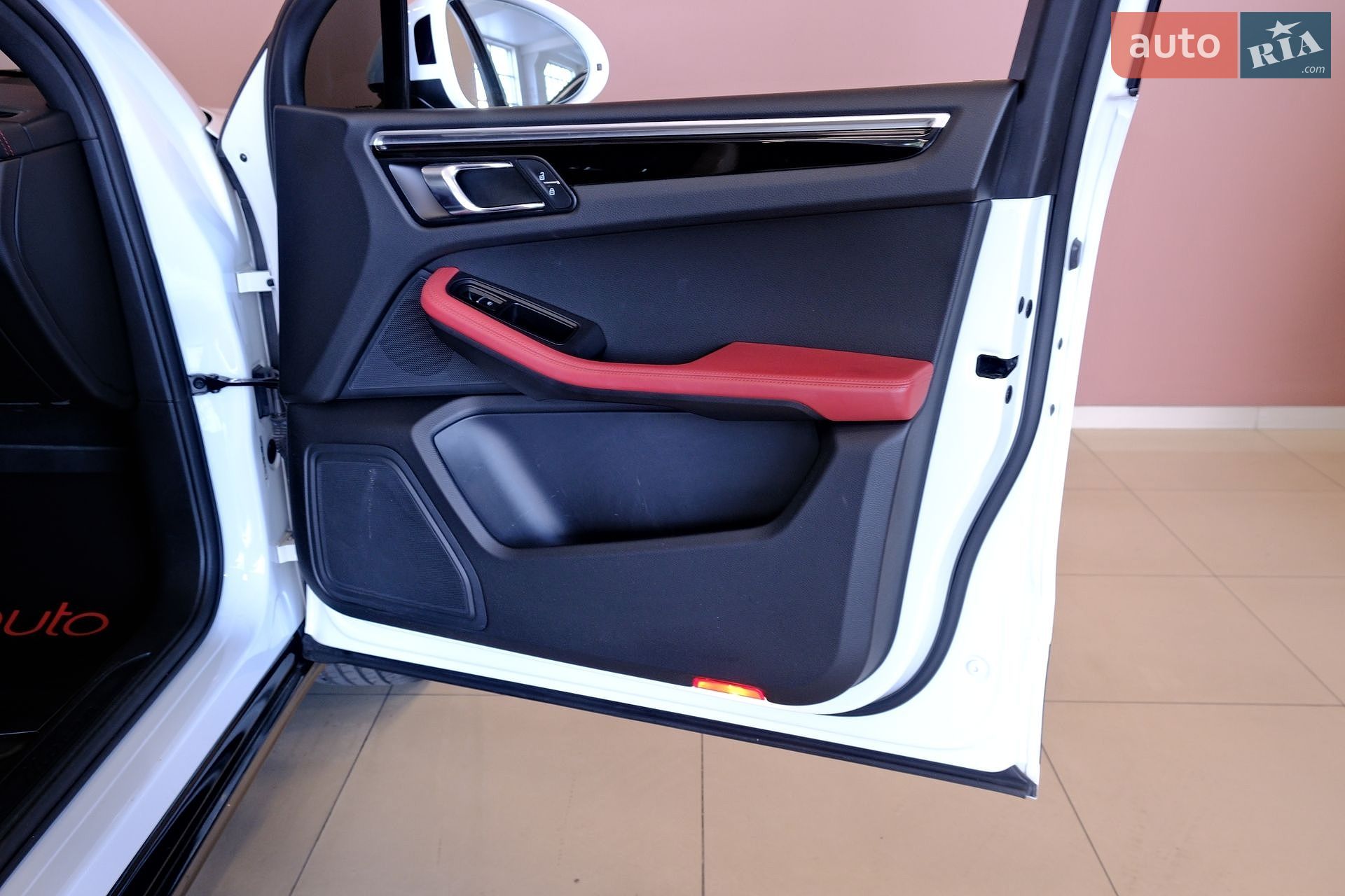 Porsche Macan 2019 VIN WP1AA2A53LLB01302 фото оголошення 42 з 44