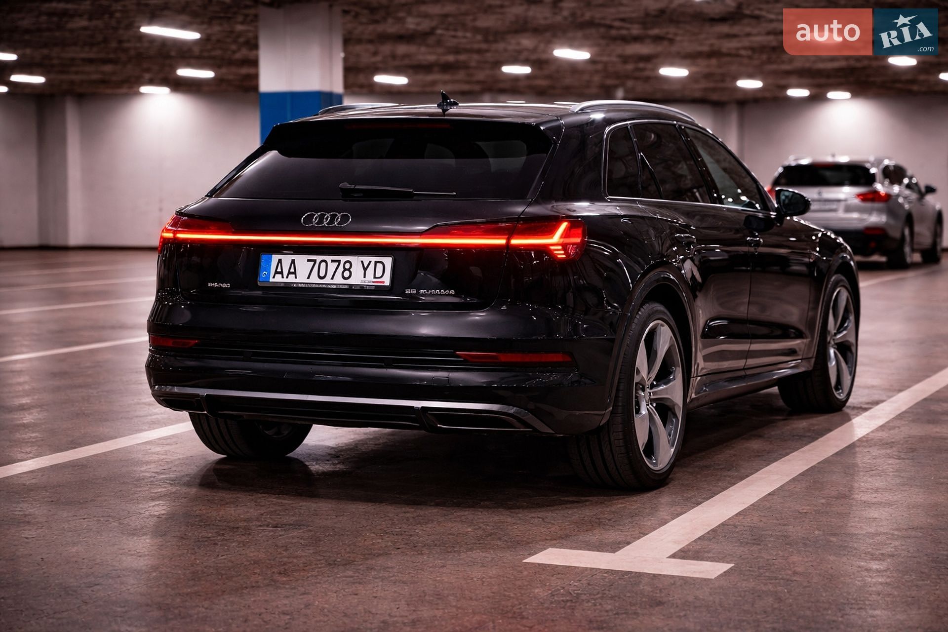 Audi e-tron 2020 VIN WAUZZZGE5MB013112 фото оголошення 14 з 21