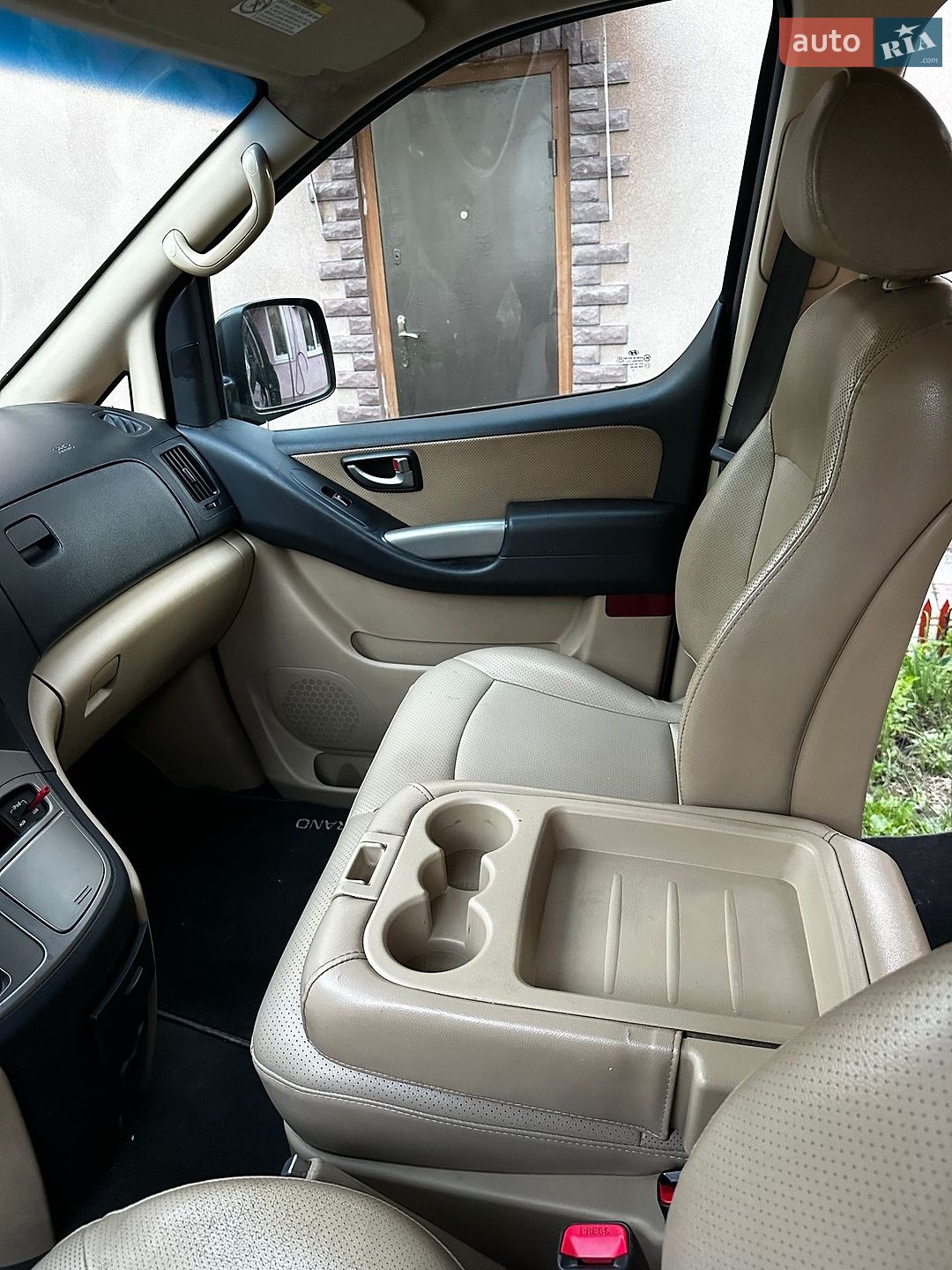 Hyundai H-1 2012 VIN KMHWH81RBDU483079 фото оголошення 16 з 20