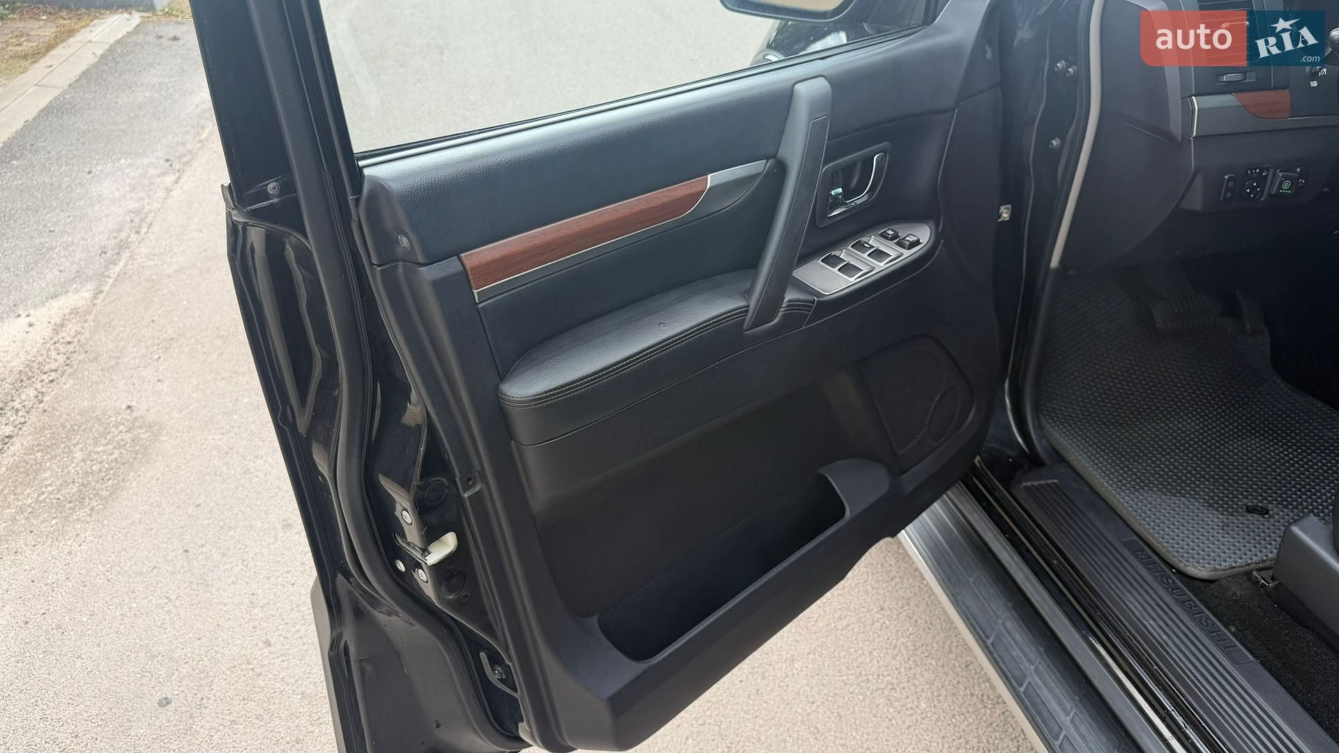 Mitsubishi Pajero Wagon 2008 VIN JMYLRV93W8J003823 фото оголошення 68 з 86