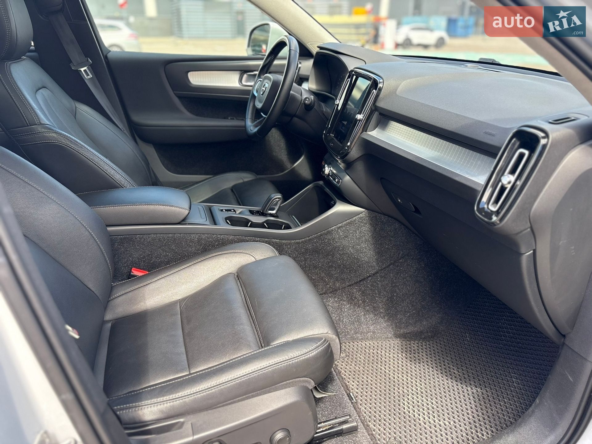 Volvo XC40 2020 VIN YV4162UK4L2306828 фото оголошення 17 з 30