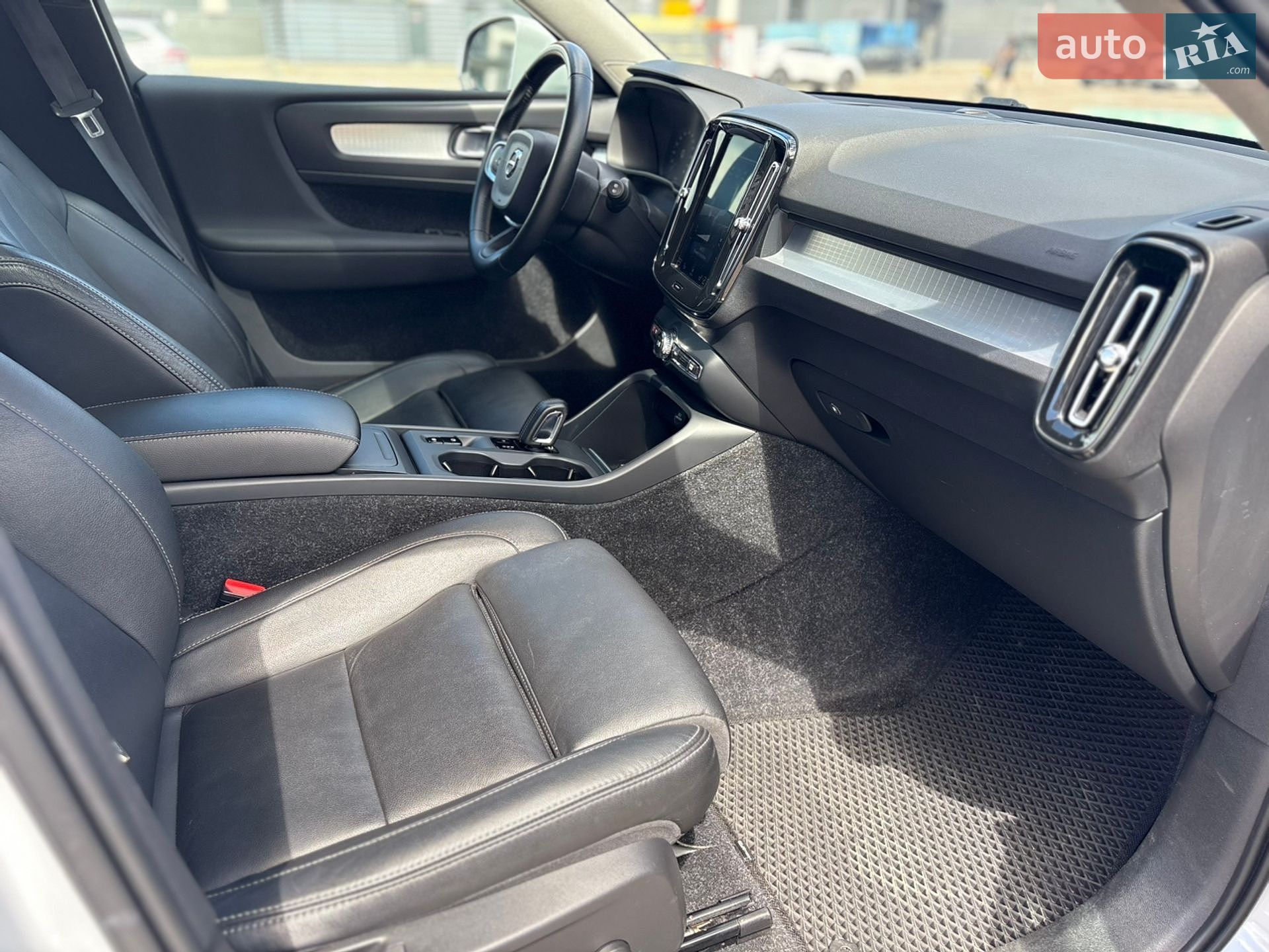 Volvo XC40 2020 VIN YV4162UK4L2306828 фото оголошення 18 з 30