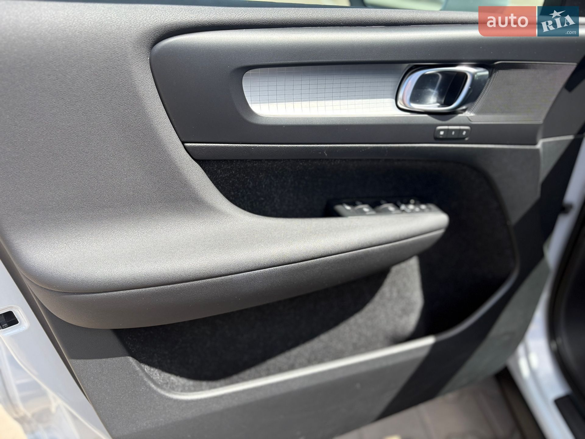 Volvo XC40 2020 VIN YV4162UK4L2306828 фото оголошення 28 з 30