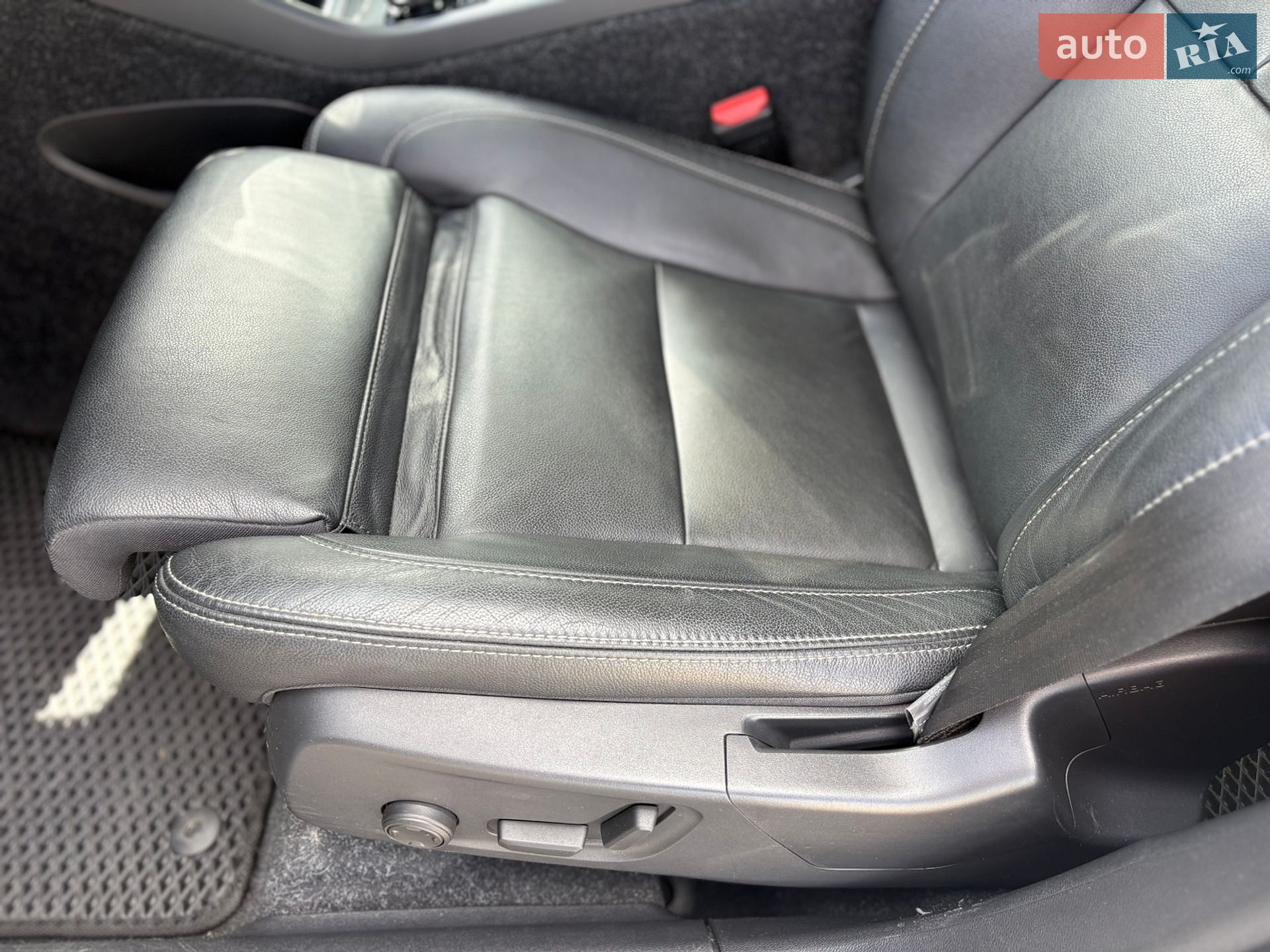 Volvo XC40 2020 VIN YV4162UK4L2306828 фото оголошення 29 з 30