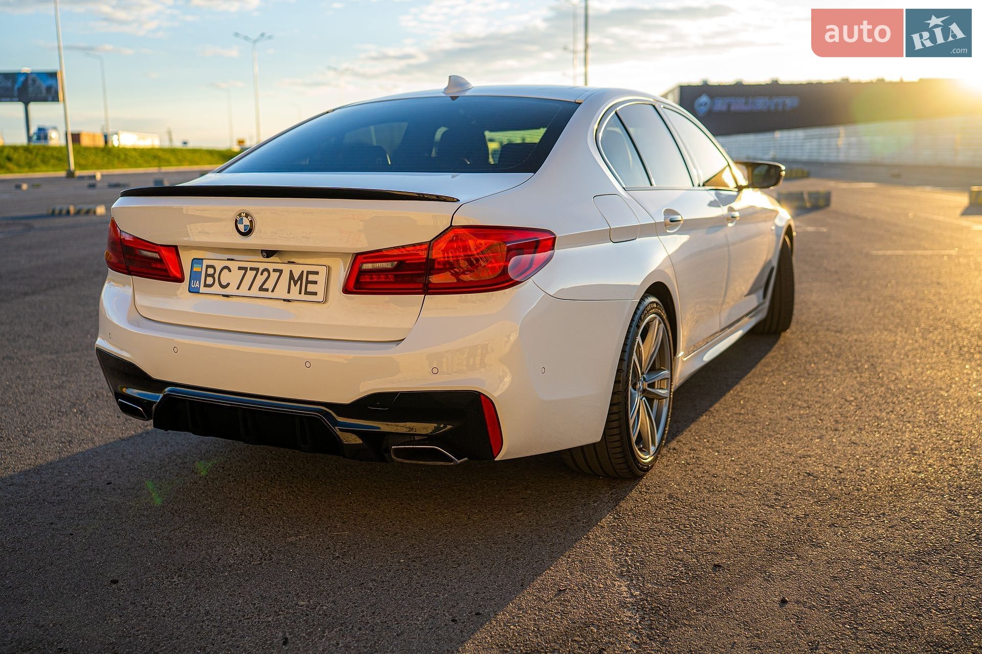 BMW 5 Series 2017 VIN WBAJB51030WB96717 фото оголошення 6 з 15