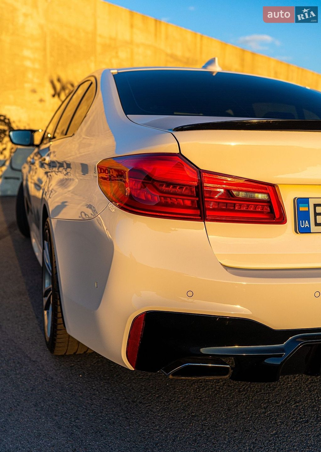 BMW 5 Series 2017 VIN WBAJB51030WB96717 фото оголошення 8 з 15