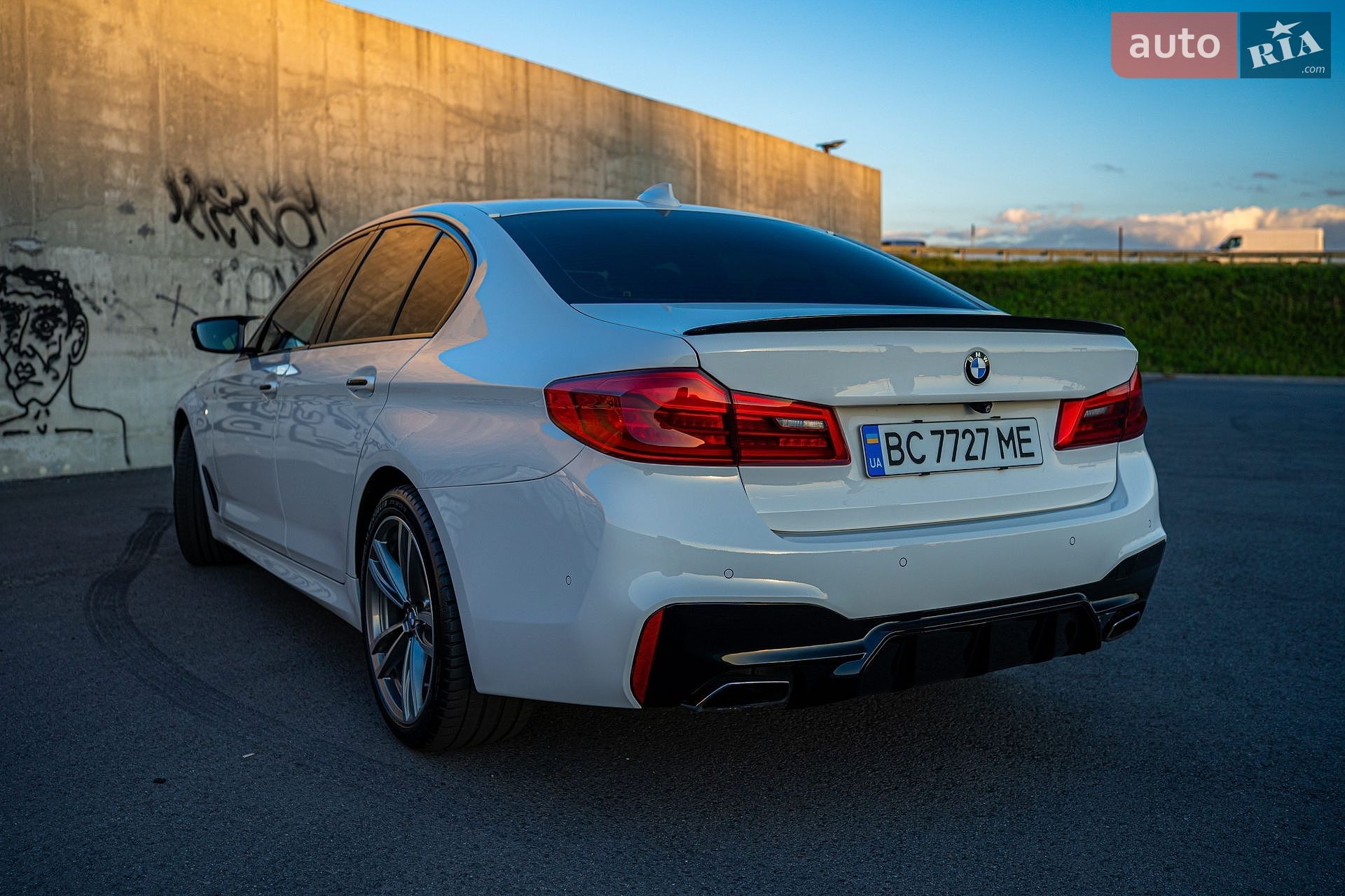 BMW 5 Series 2017 VIN WBAJB51030WB96717 фото оголошення 10 з 15