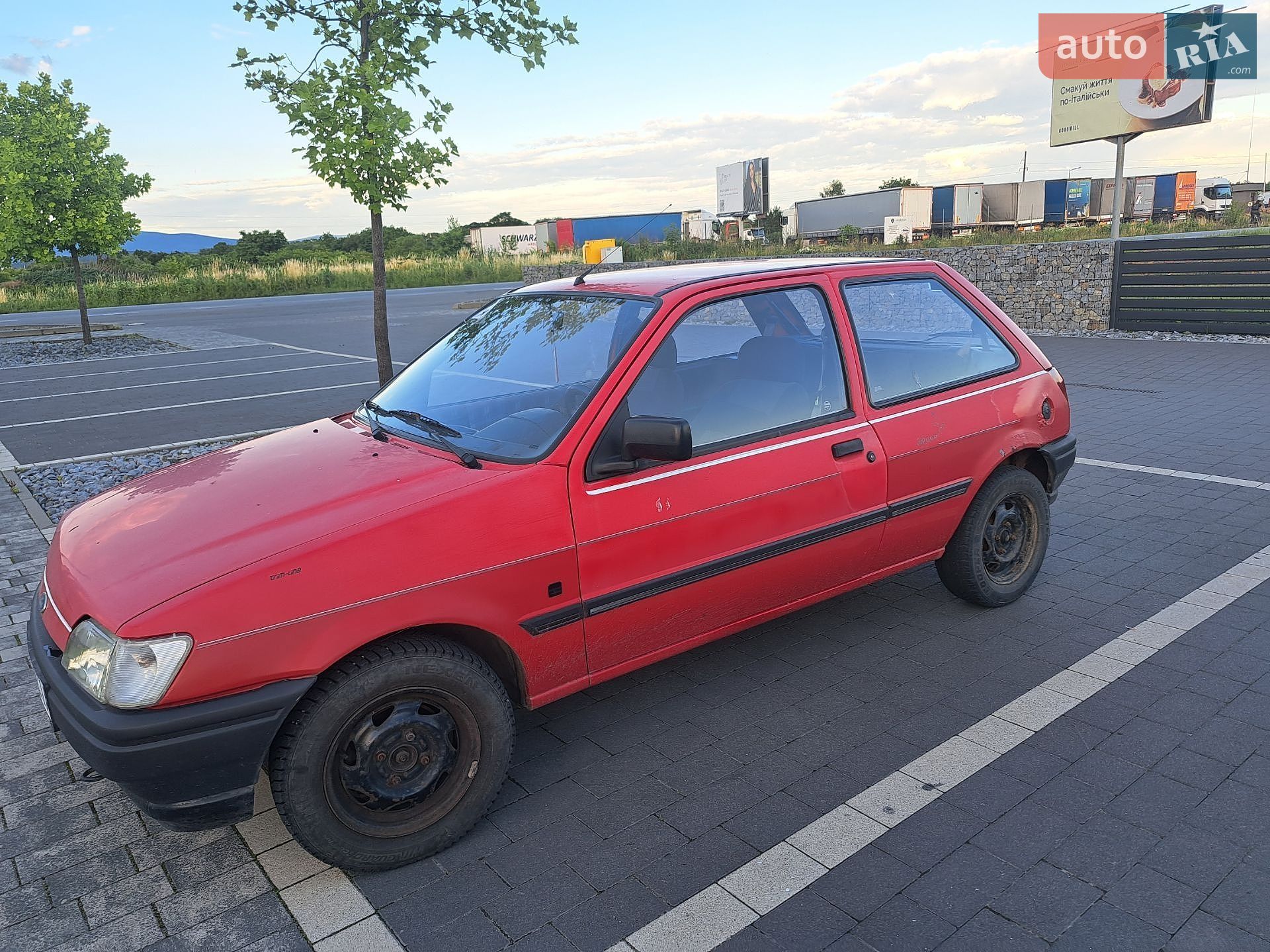 Ford Fiesta 1993 VIN WF0BXXGAFBPP63733 фото оголошення 2 з 19