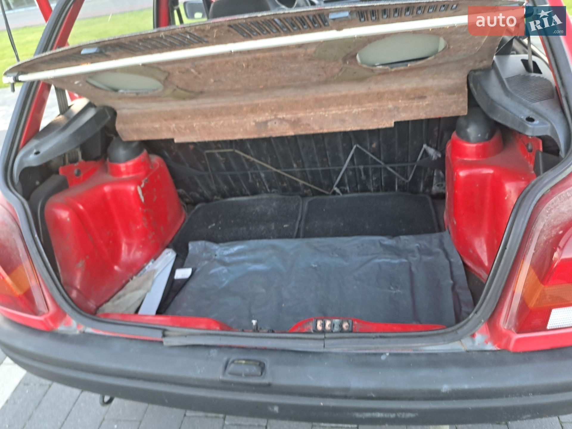 Ford Fiesta 1993 VIN WF0BXXGAFBPP63733 фото оголошення 16 з 19