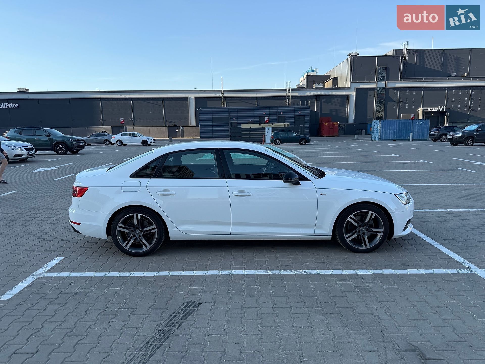 Audi A4 2016 VIN WAUZZZF49HN048832 фото оголошення 4 з 15