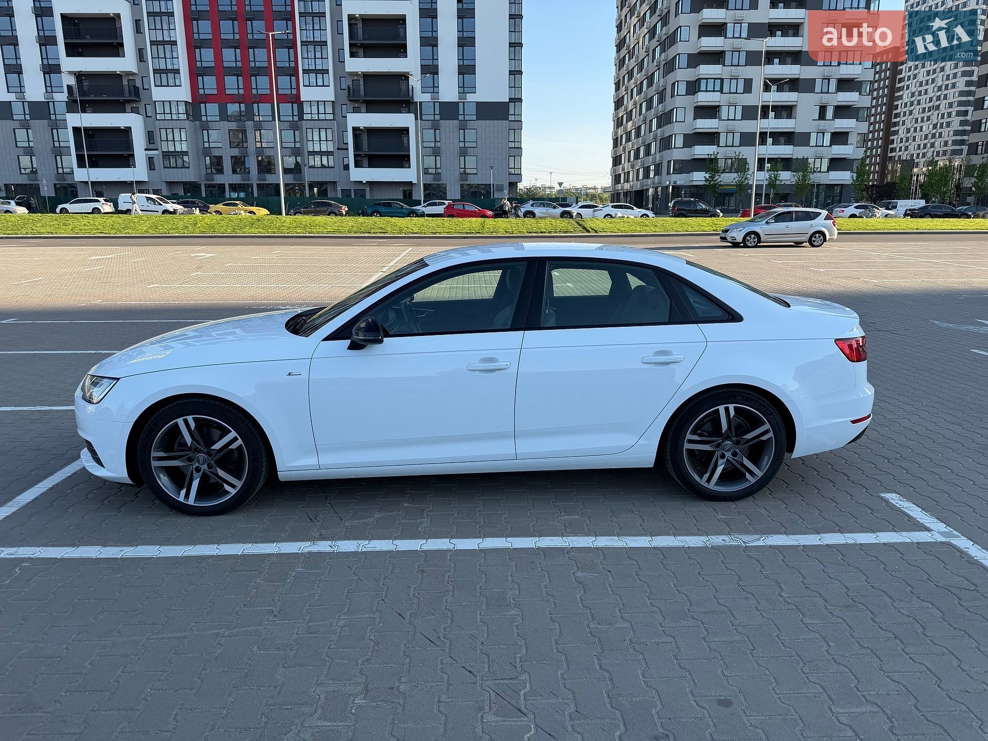 Audi A4 2016 VIN WAUZZZF49HN048832 фото оголошення 3 з 15