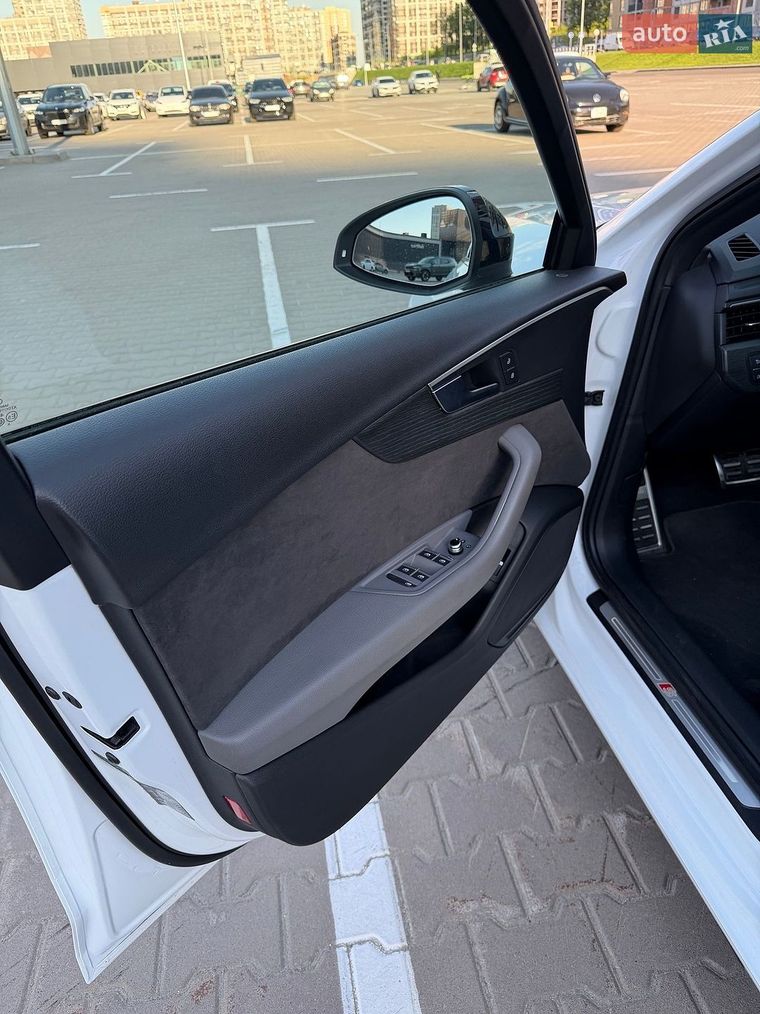 Audi A4 2016 VIN WAUZZZF49HN048832 фото оголошення 13 з 15