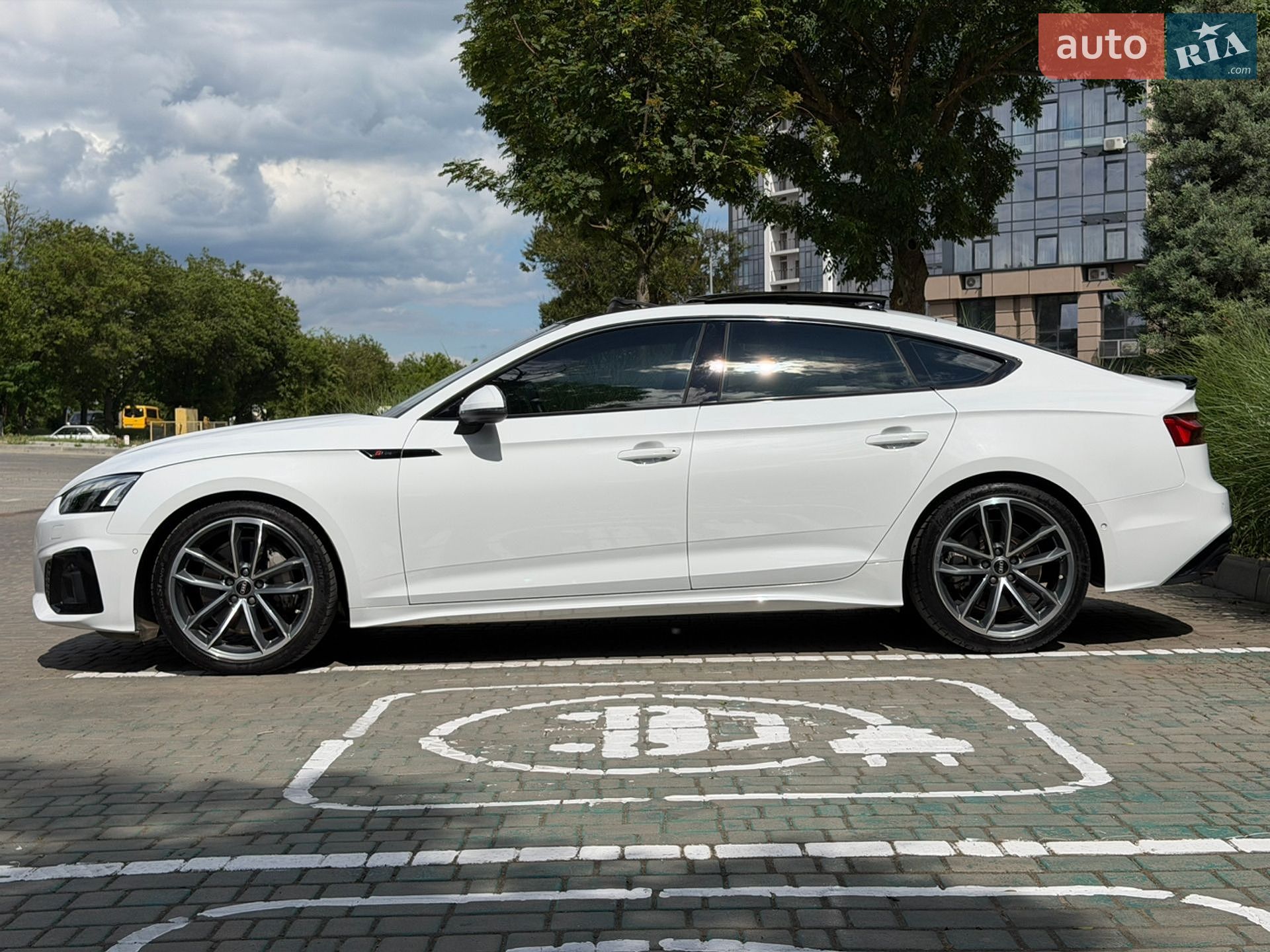 Audi A5 Sportback 2022 VIN WAUEACF51NA035359 фото оголошення 13 з 46