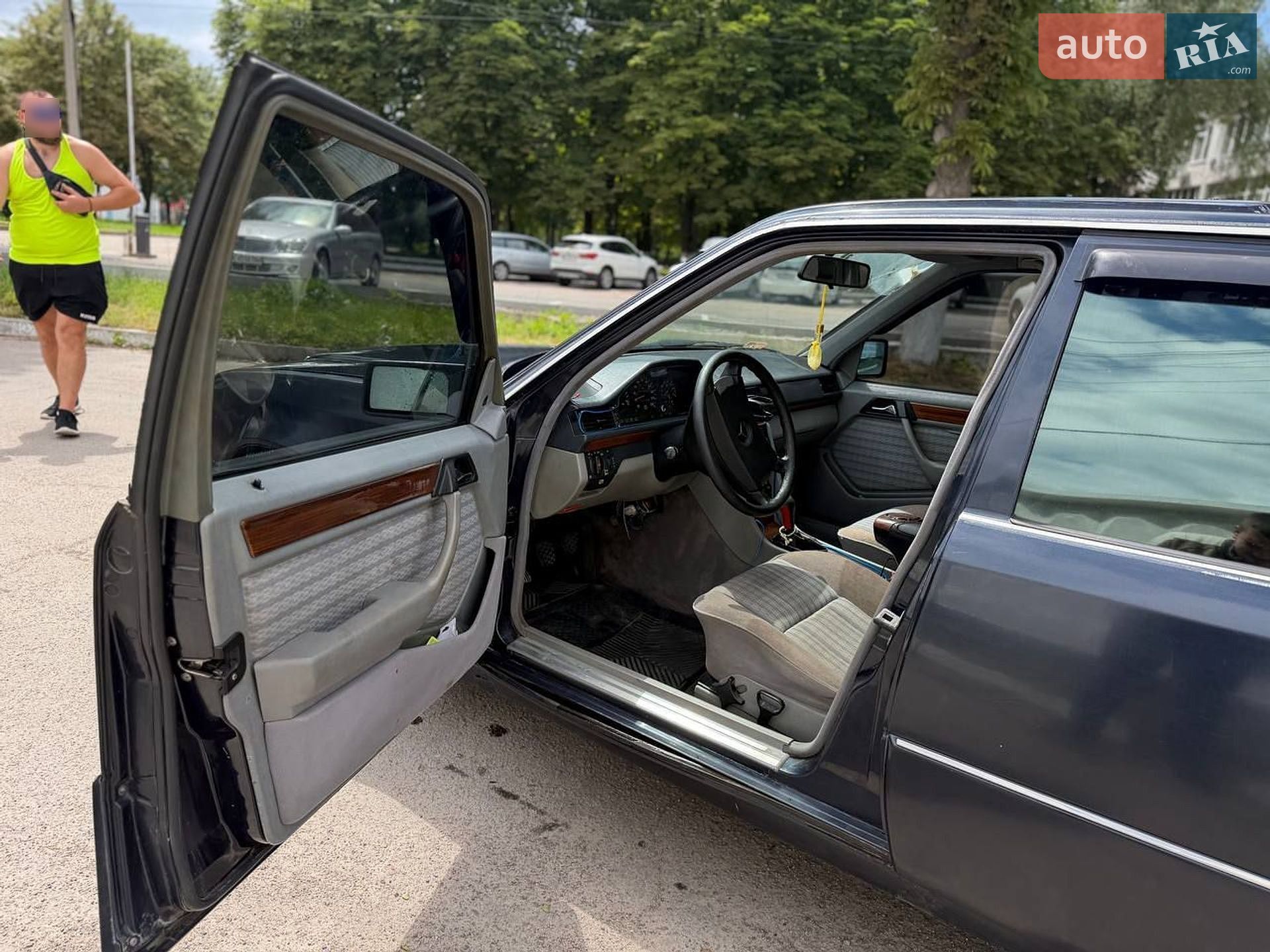 Mercedes-Benz E-Class 1992 VIN WDB1240231B518400 фото оголошення 9 з 12