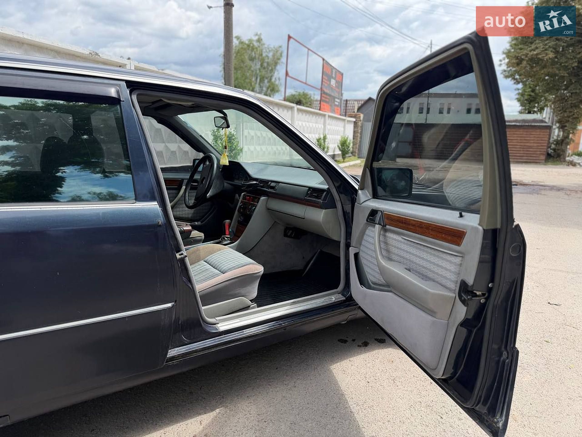 Mercedes-Benz E-Class 1992 VIN WDB1240231B518400 фото оголошення 8 з 12