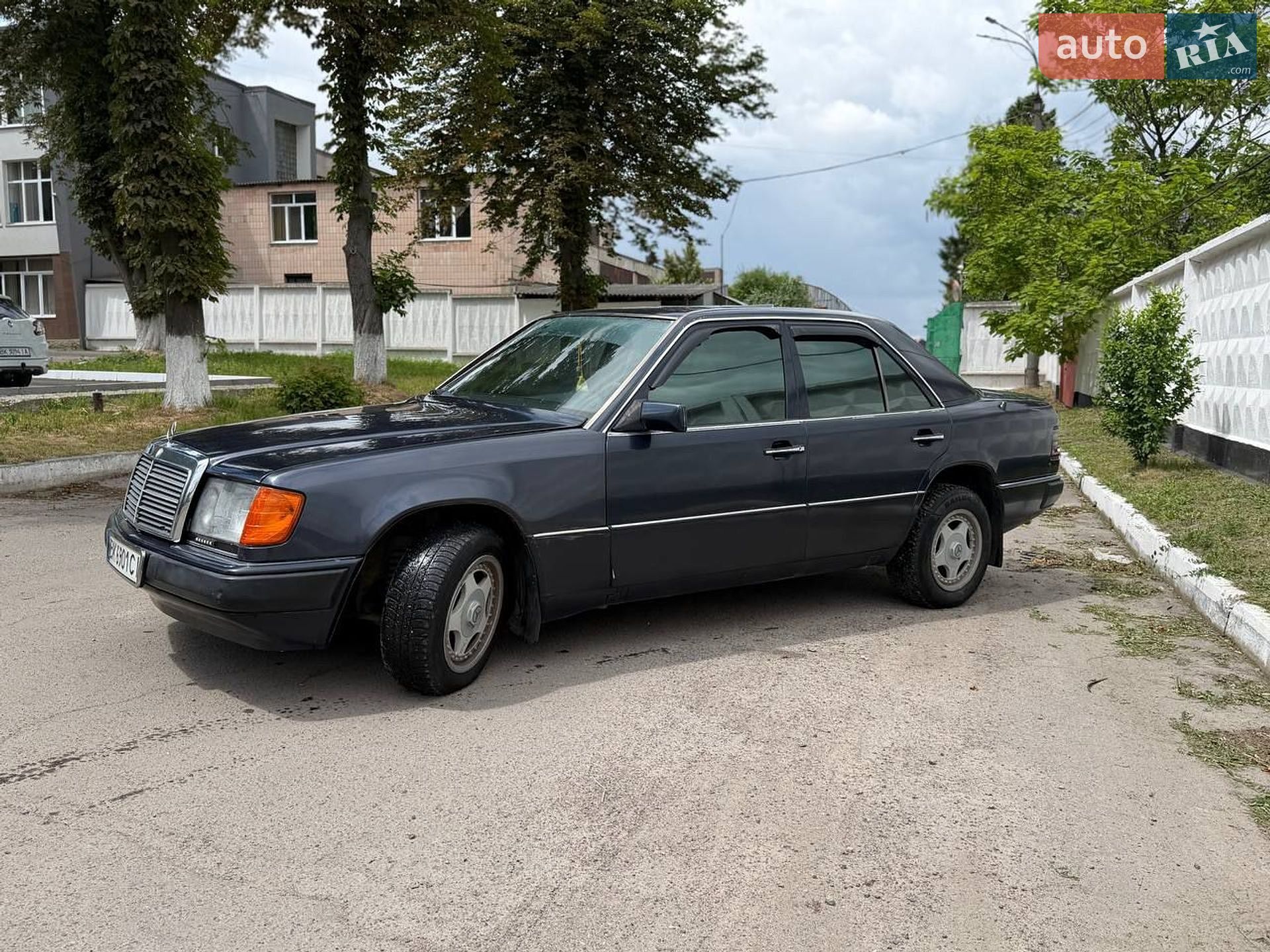 Mercedes-Benz E-Class 1992 VIN WDB1240231B518400 фото оголошення 5 з 12