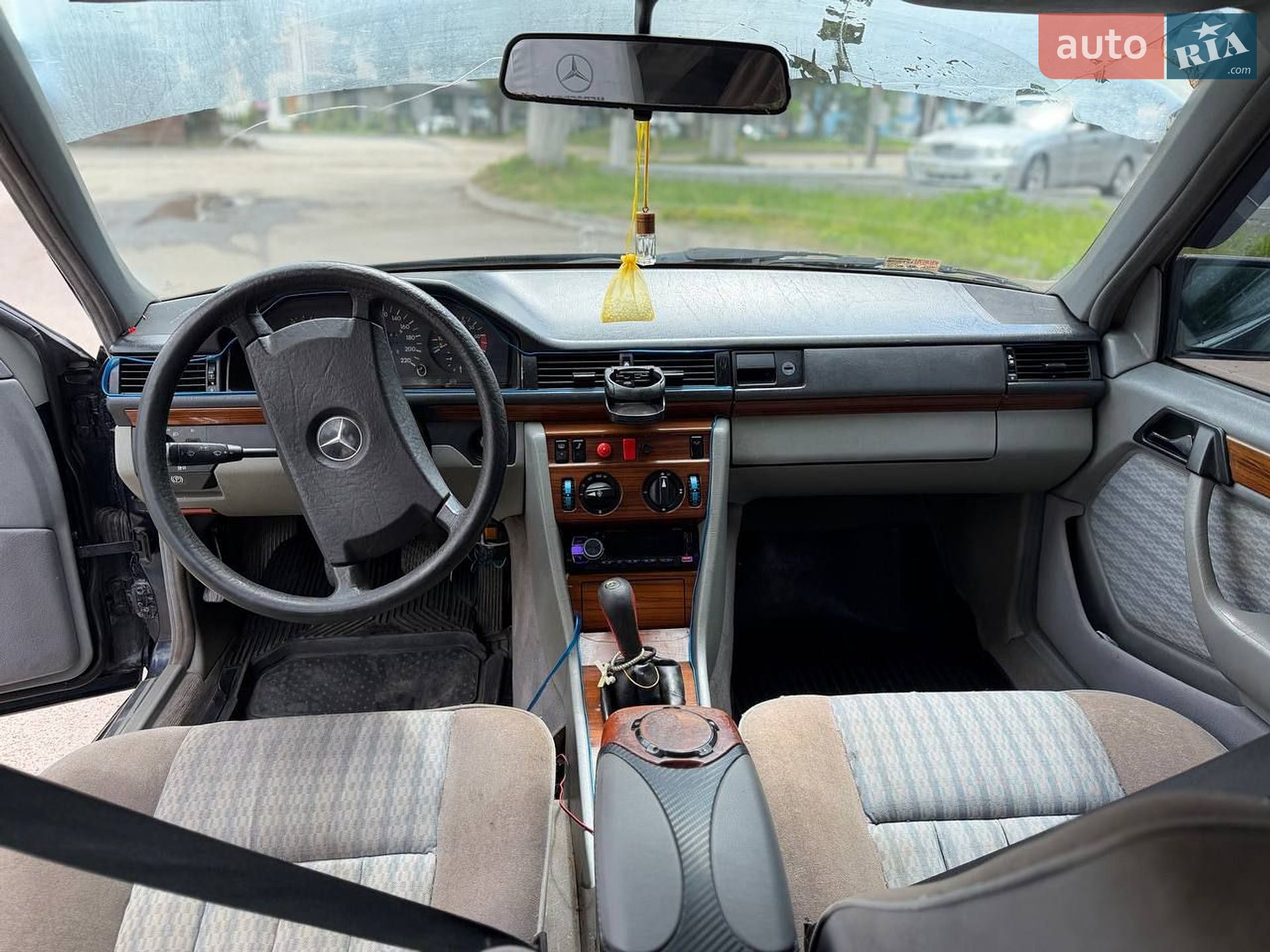 Mercedes-Benz E-Class 1992 VIN WDB1240231B518400 фото оголошення 11 з 12