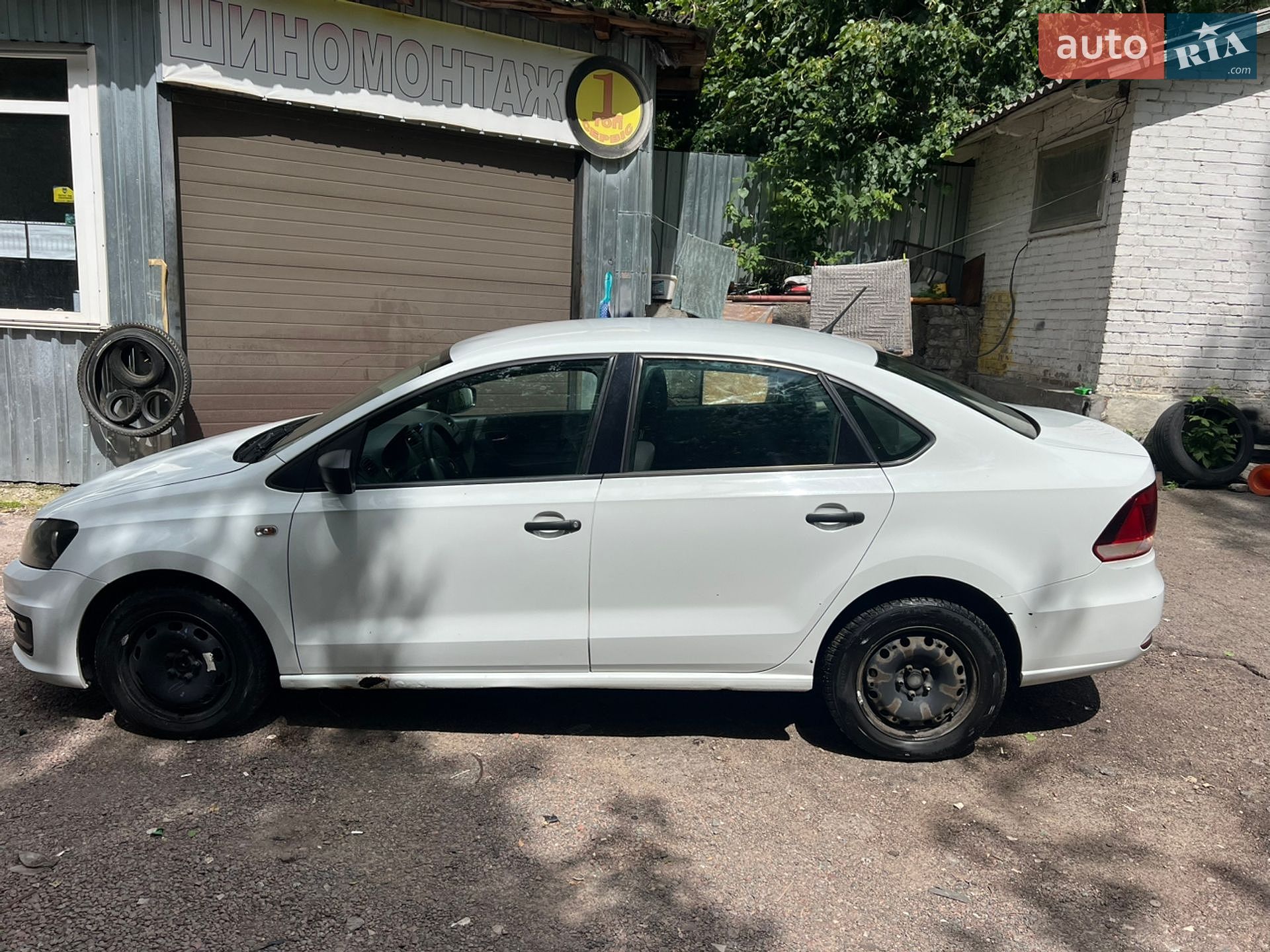 Volkswagen Polo 2016 VIN XW8ZZZ61ZHG013000 фото оголошення 4 з 8