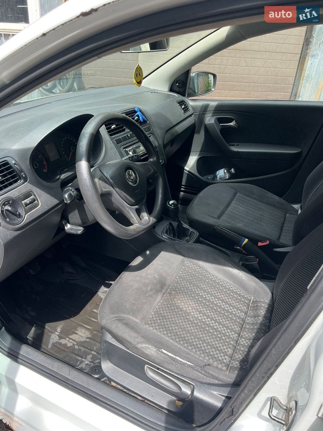 Volkswagen Polo 2016 VIN XW8ZZZ61ZHG013000 фото оголошення 5 з 8