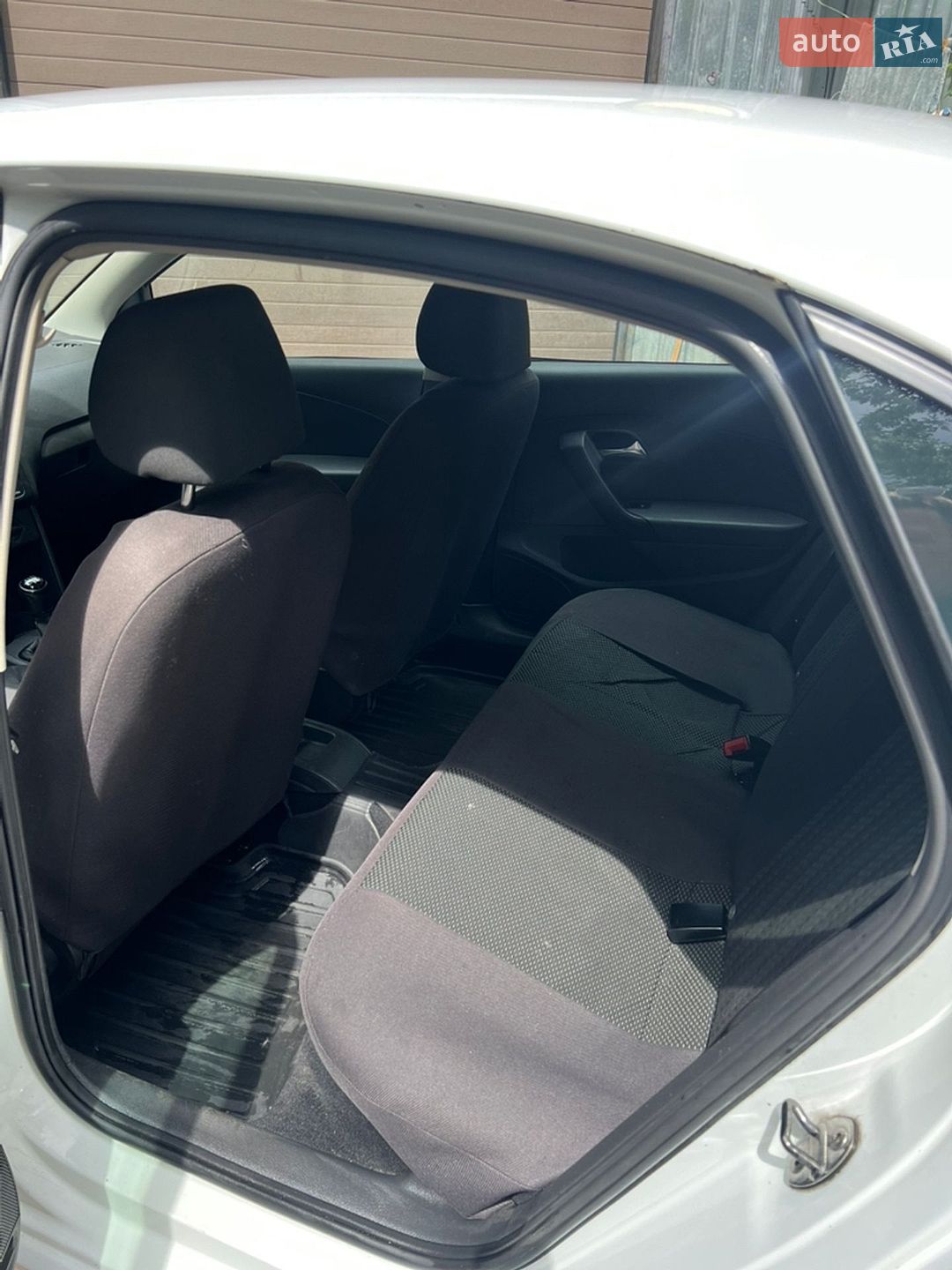 Volkswagen Polo 2016 VIN XW8ZZZ61ZHG013000 фото оголошення 6 з 8