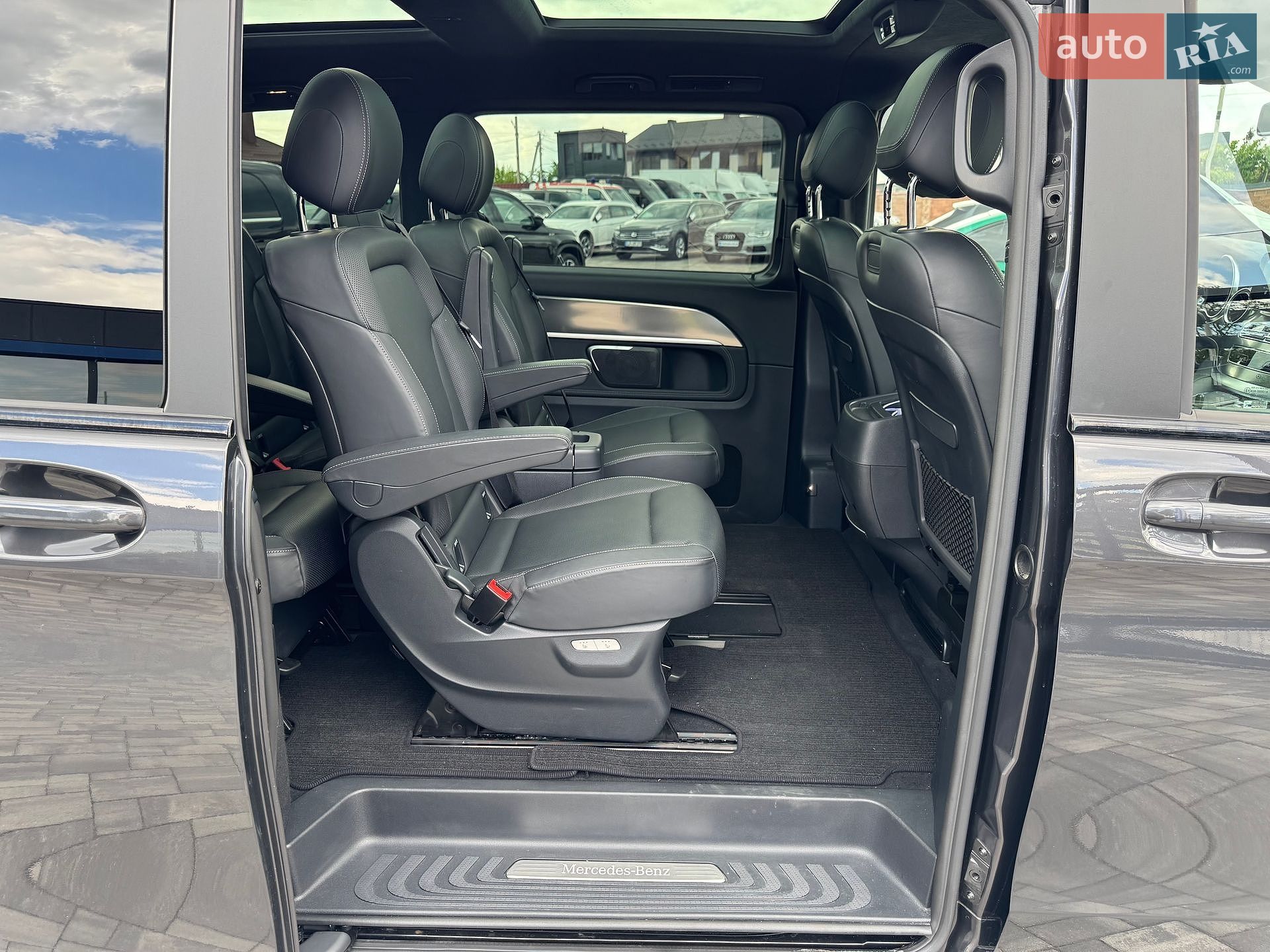 Mercedes-Benz V-Class 2021 VIN W1V44781313894227 фото оголошення 34 з 43